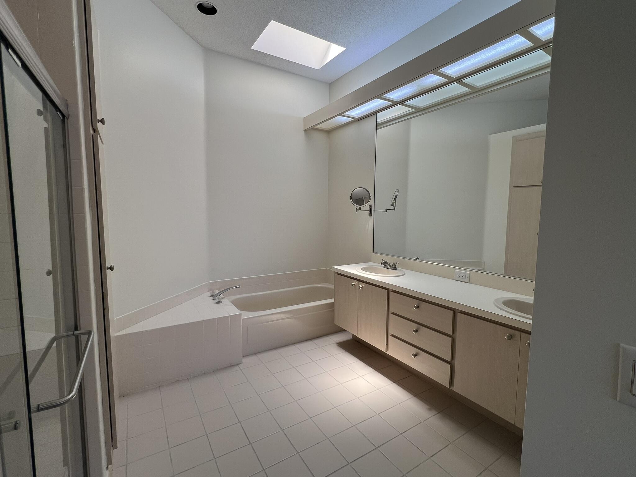 HAMPTONS AT MAPLEWOOD - Residential Lease