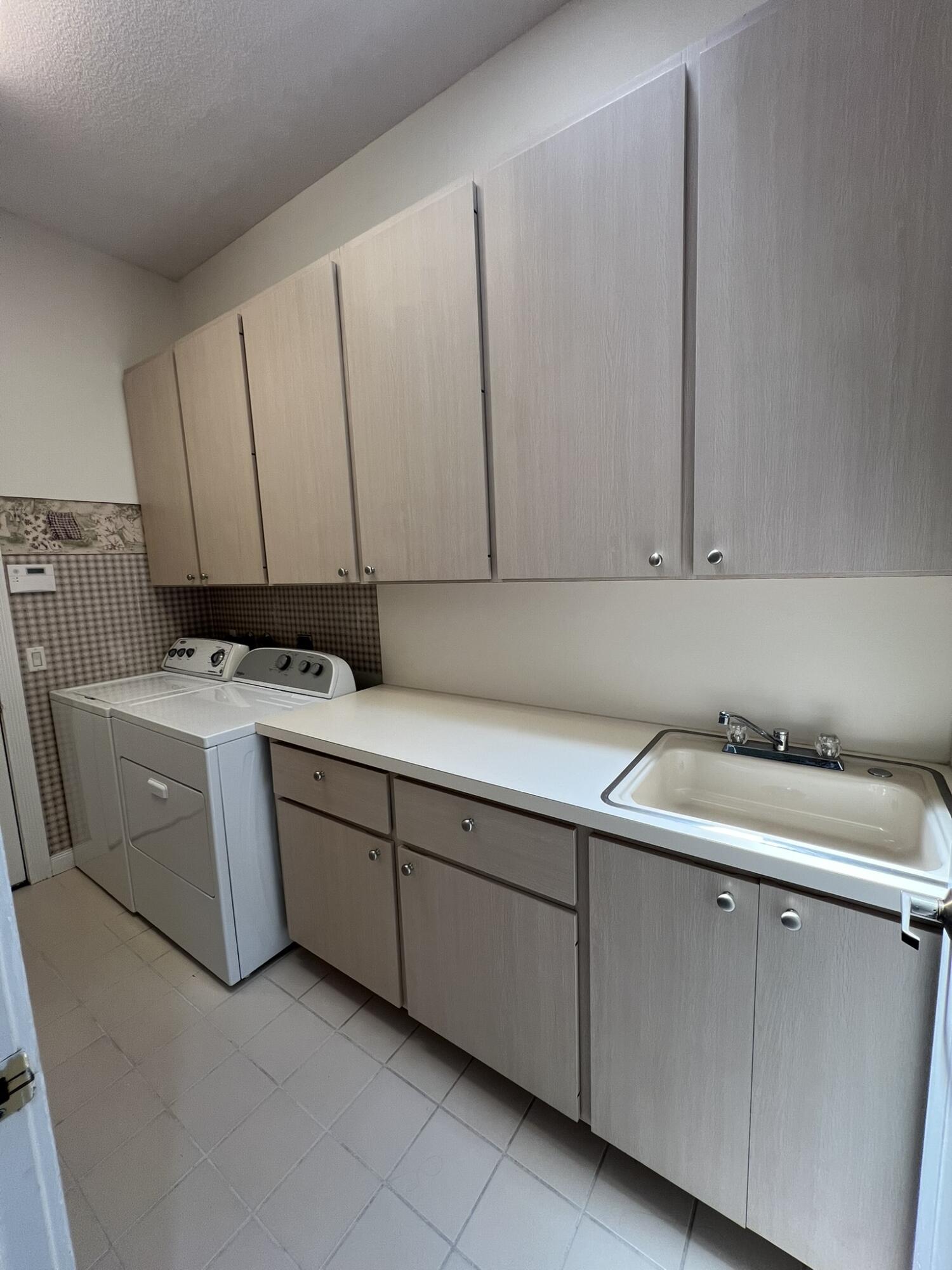 HAMPTONS AT MAPLEWOOD - Residential Lease