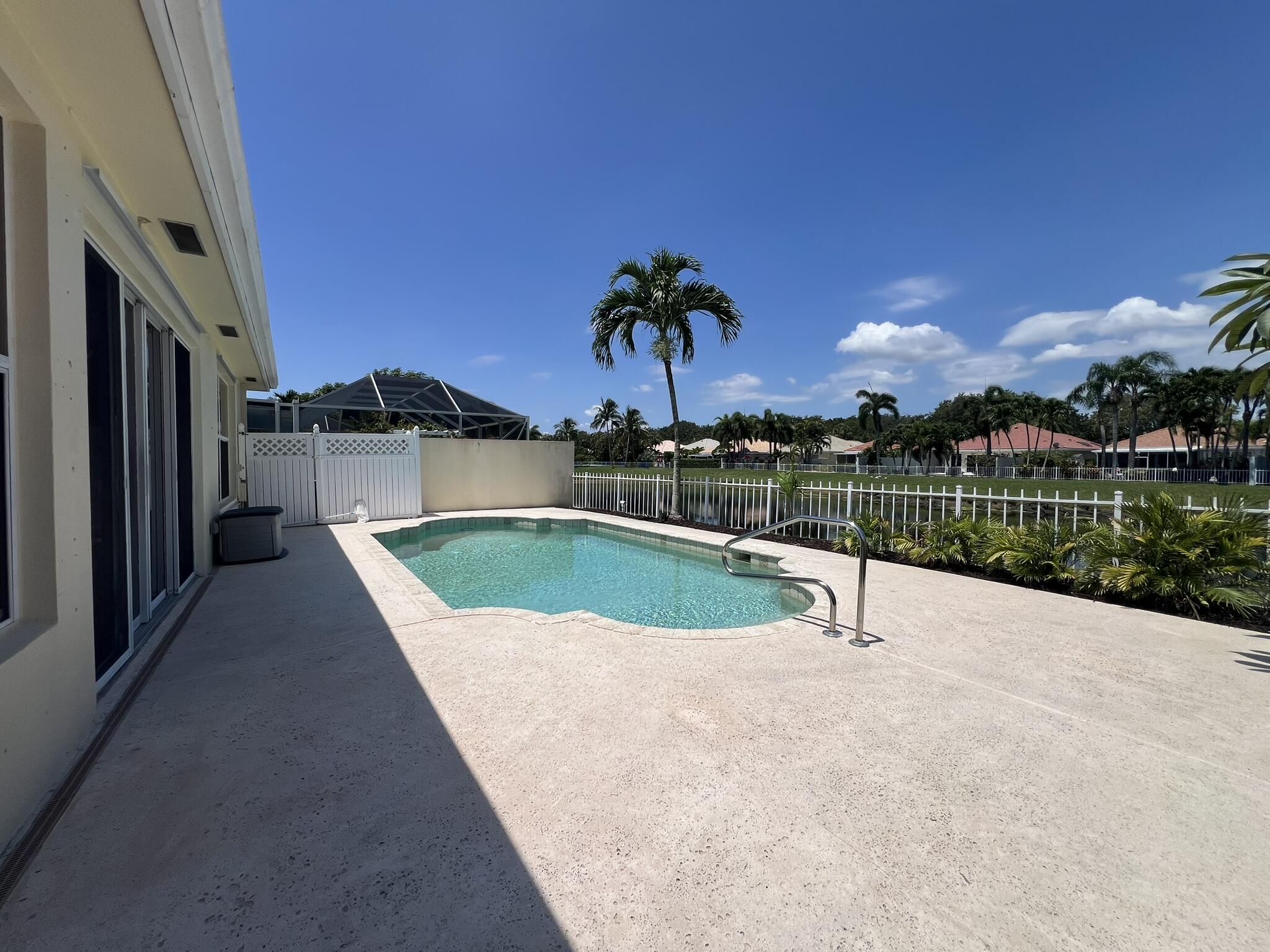 HAMPTONS AT MAPLEWOOD - Residential Lease