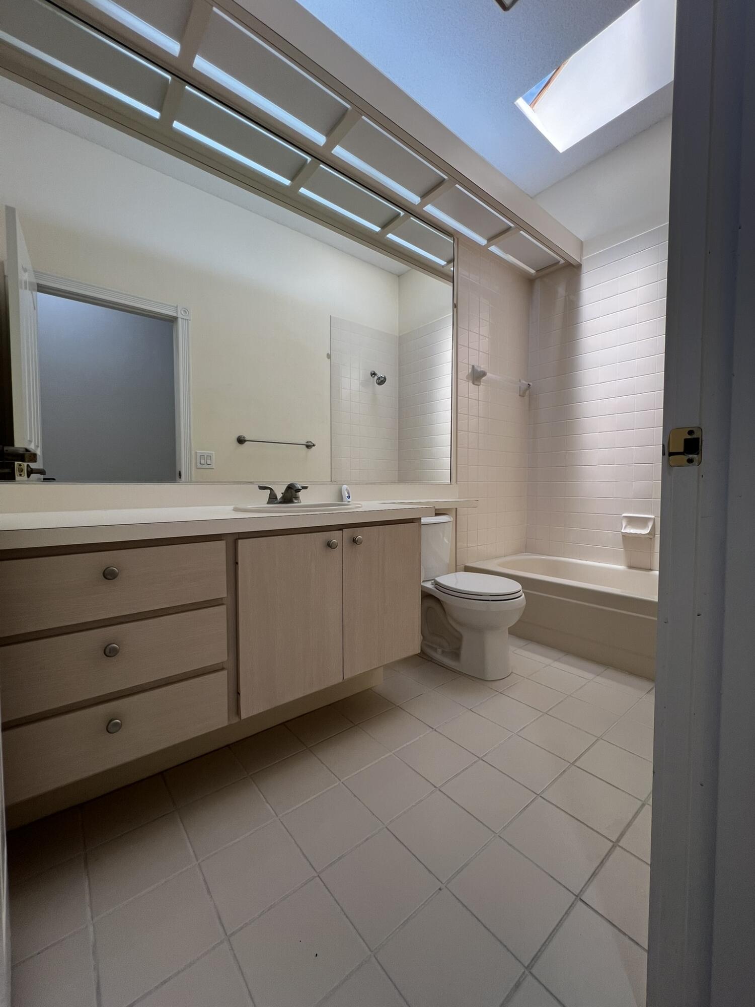 HAMPTONS AT MAPLEWOOD - Residential Lease