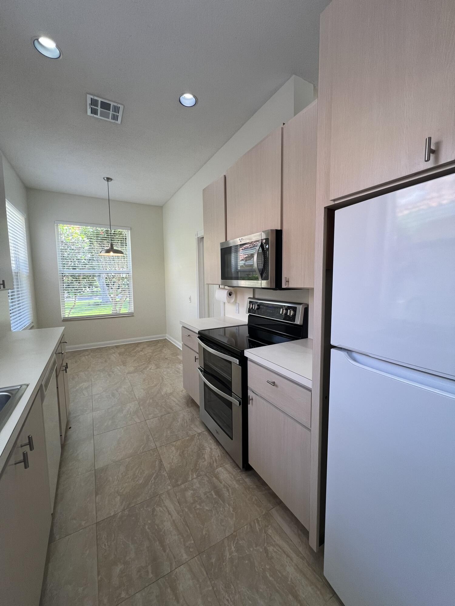 HAMPTONS AT MAPLEWOOD - Residential Lease
