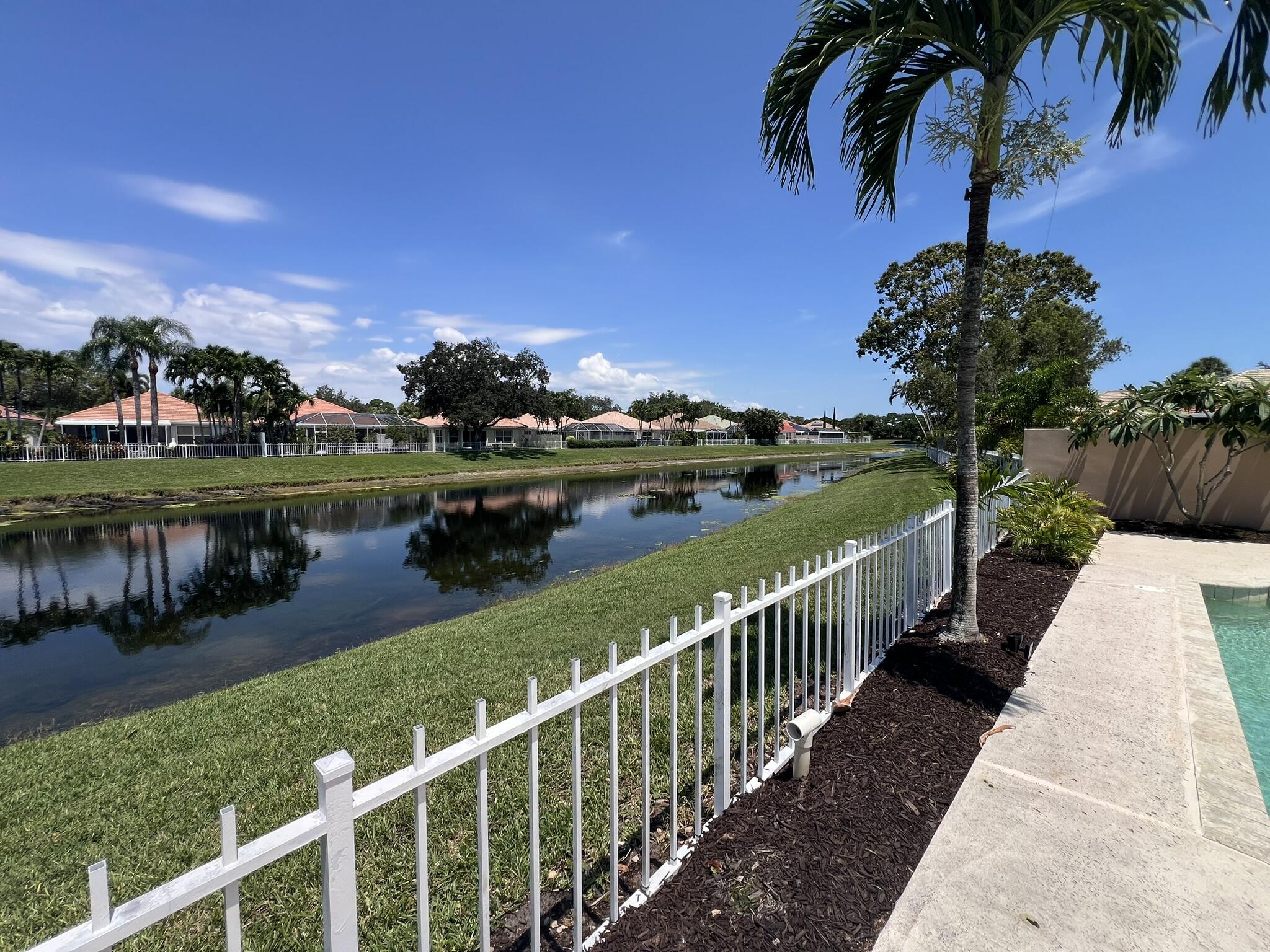 HAMPTONS AT MAPLEWOOD - Residential Lease
