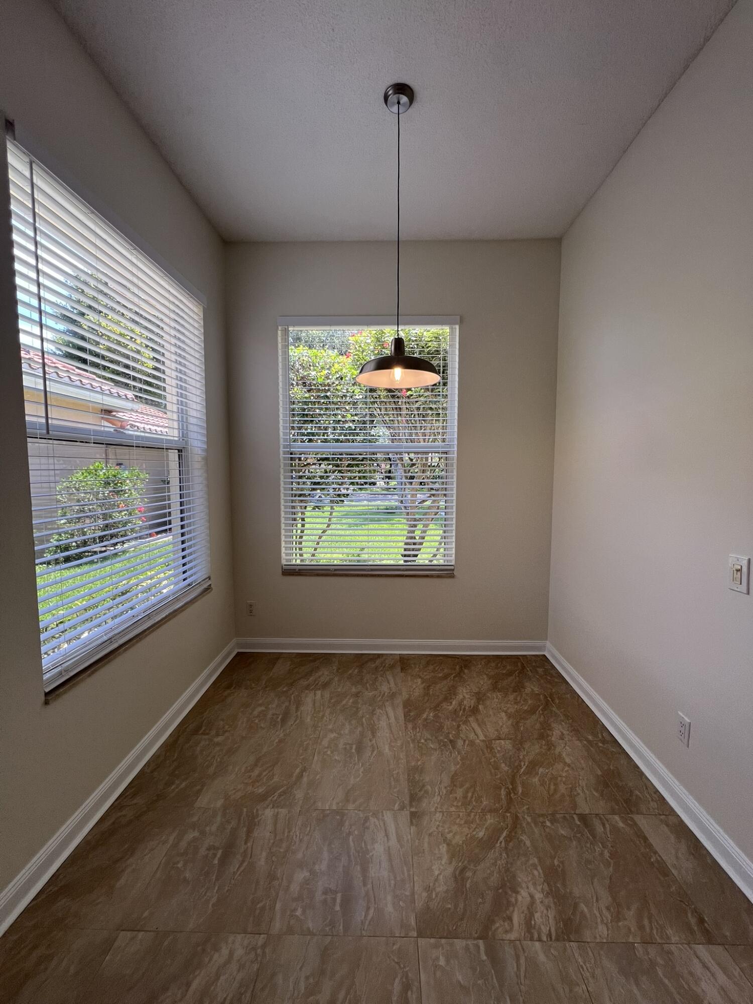 HAMPTONS AT MAPLEWOOD - Residential Lease