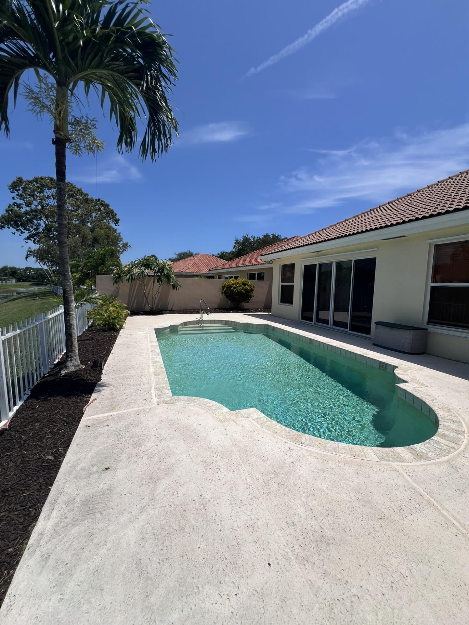 HAMPTONS AT MAPLEWOOD - Residential Lease