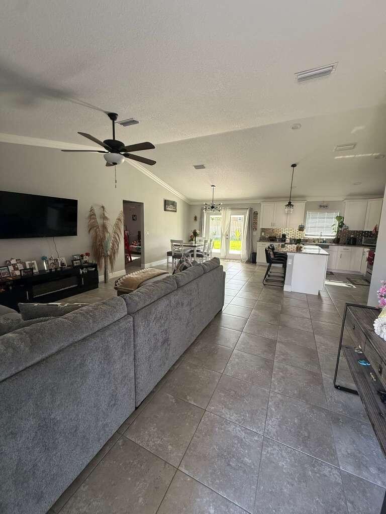 PORT ST LUCIE SECTION 25 - Residential Lease