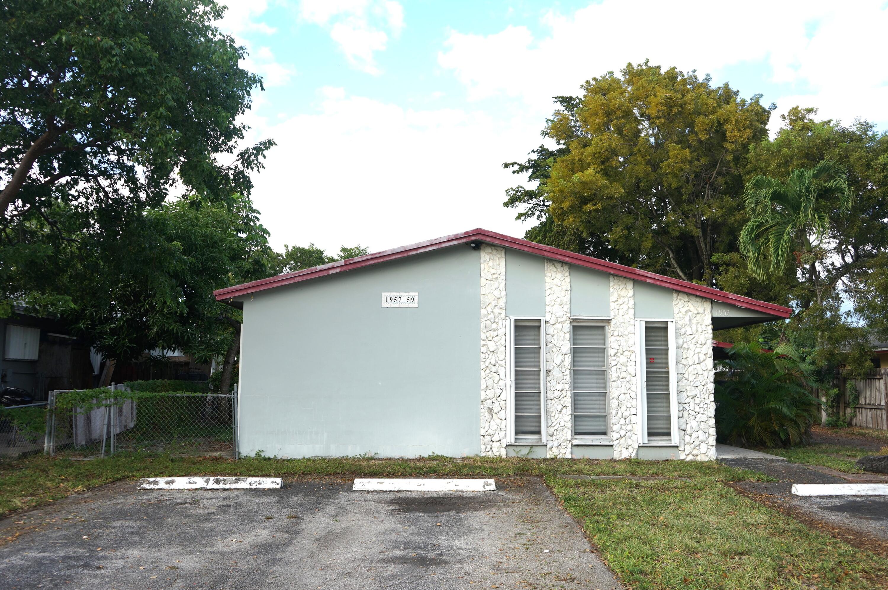 Welcome to Paradise. East Hollywood duplex with a 2 bedroom 1 bathroom unit available for rent. Updated kitchen. Unit is in move in condition. Outside patio area. Spacious 2 bedroom. 2 miles from Hollywood and Dania Beach. 1 /2 miles from I-95. Close to shopping such as Publix, Walmart, Oakwood Plaza, and Dania Pointe. Less than 10 minutes from Fort Lauderdale International Airport and Port Everglades Seaport. Great opportunity.