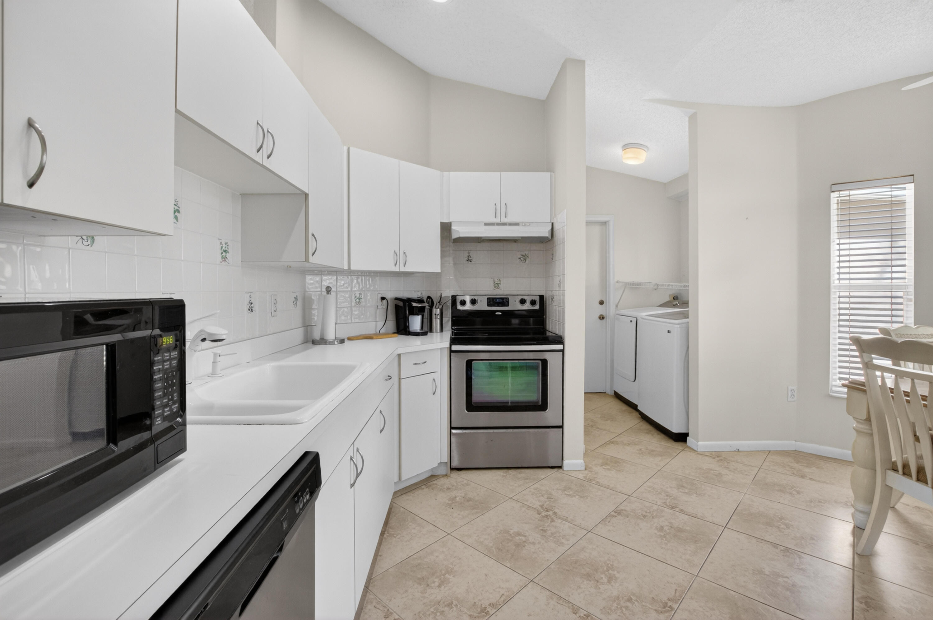 LAKE FOREST SOUTH - Residential