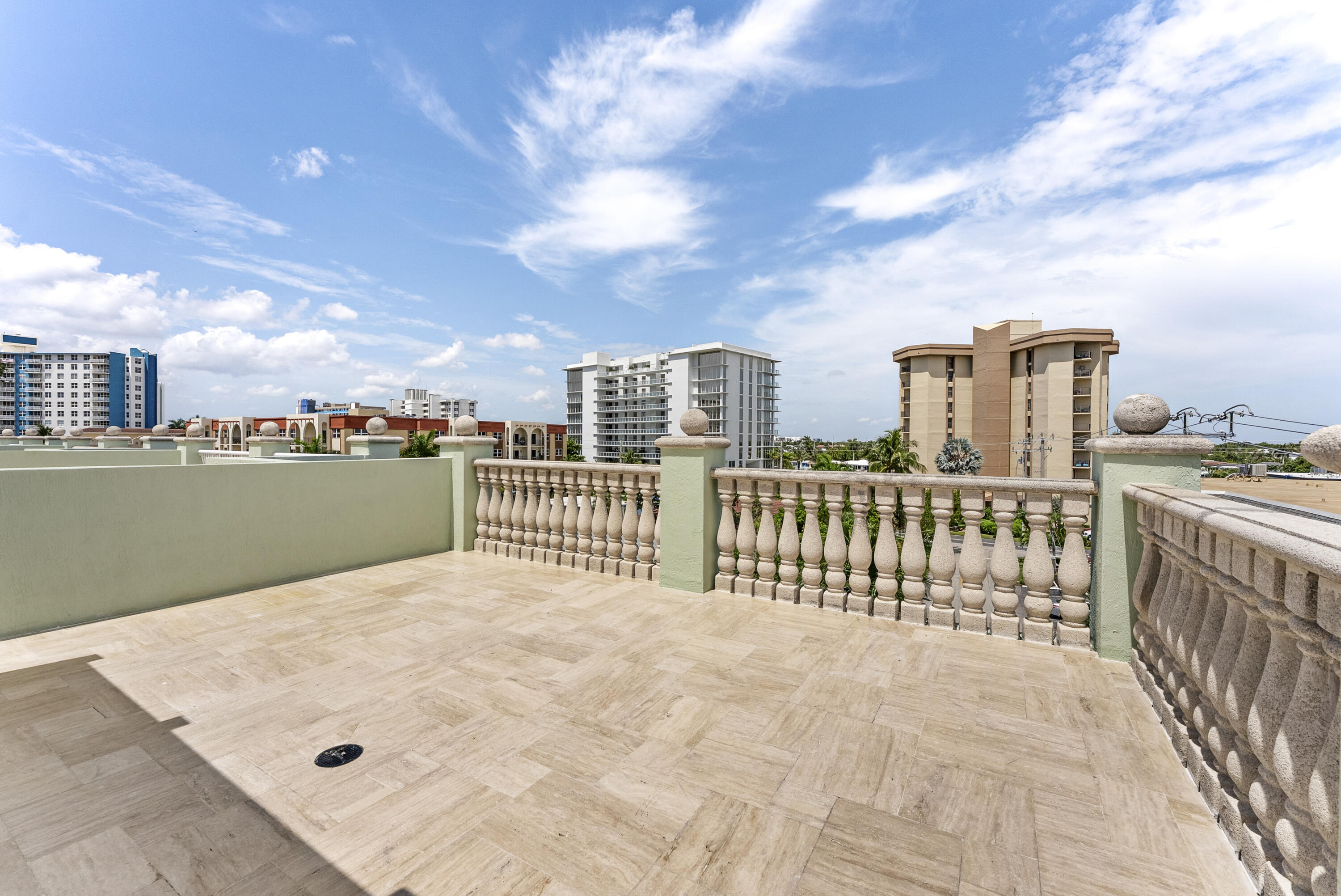 SURFSIDE VILLAS - Residential