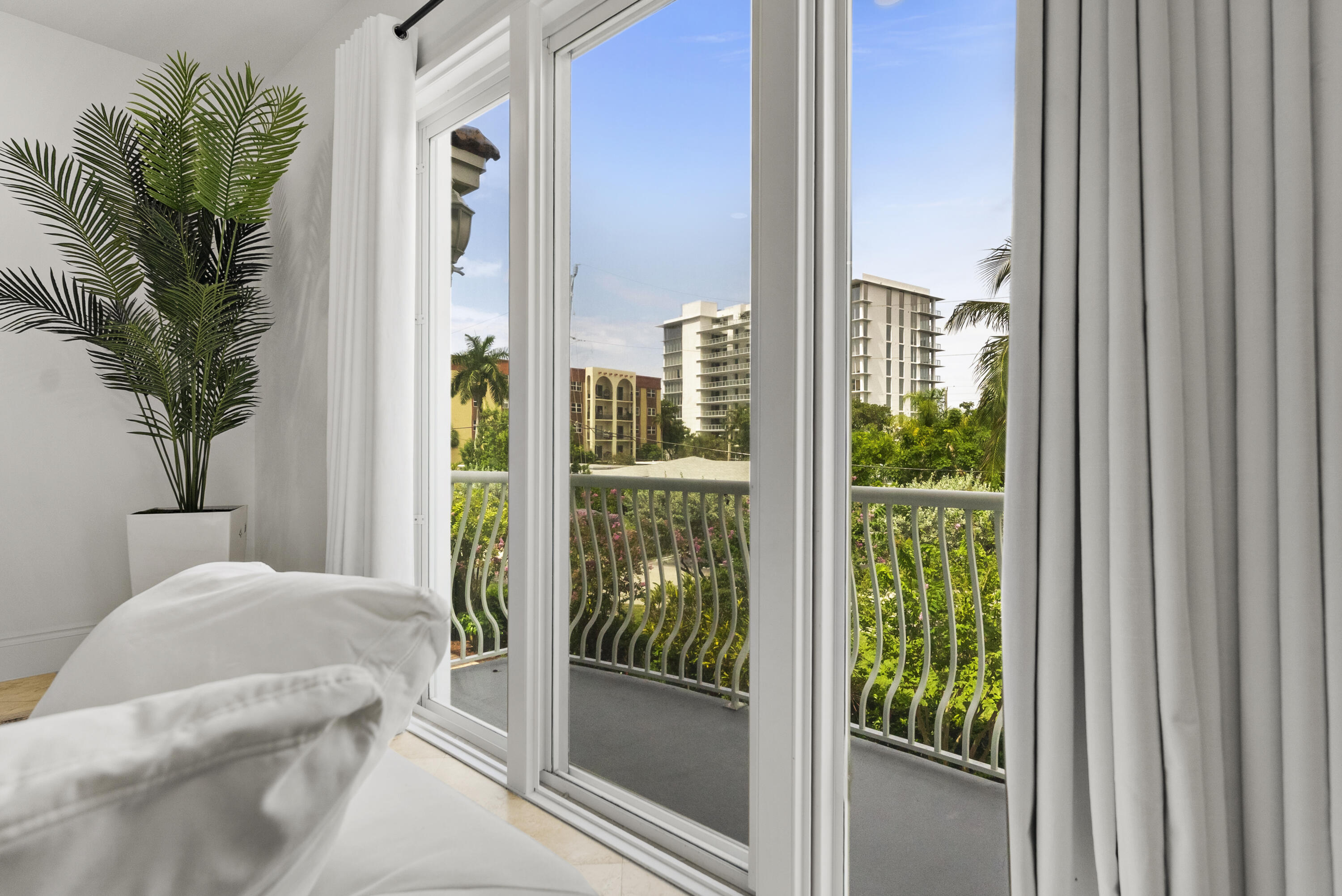 SURFSIDE VILLAS - Residential