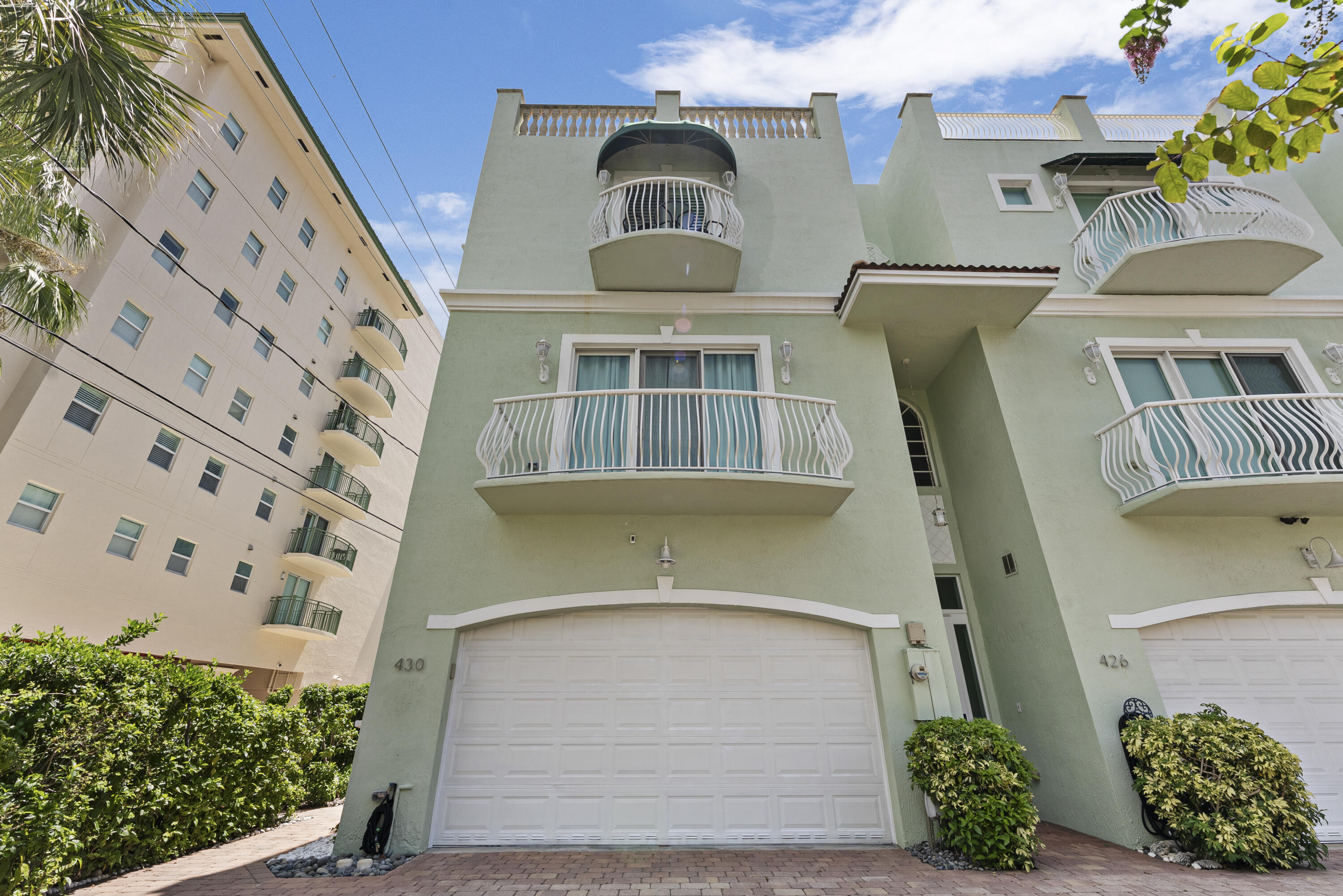 SURFSIDE VILLAS - Residential