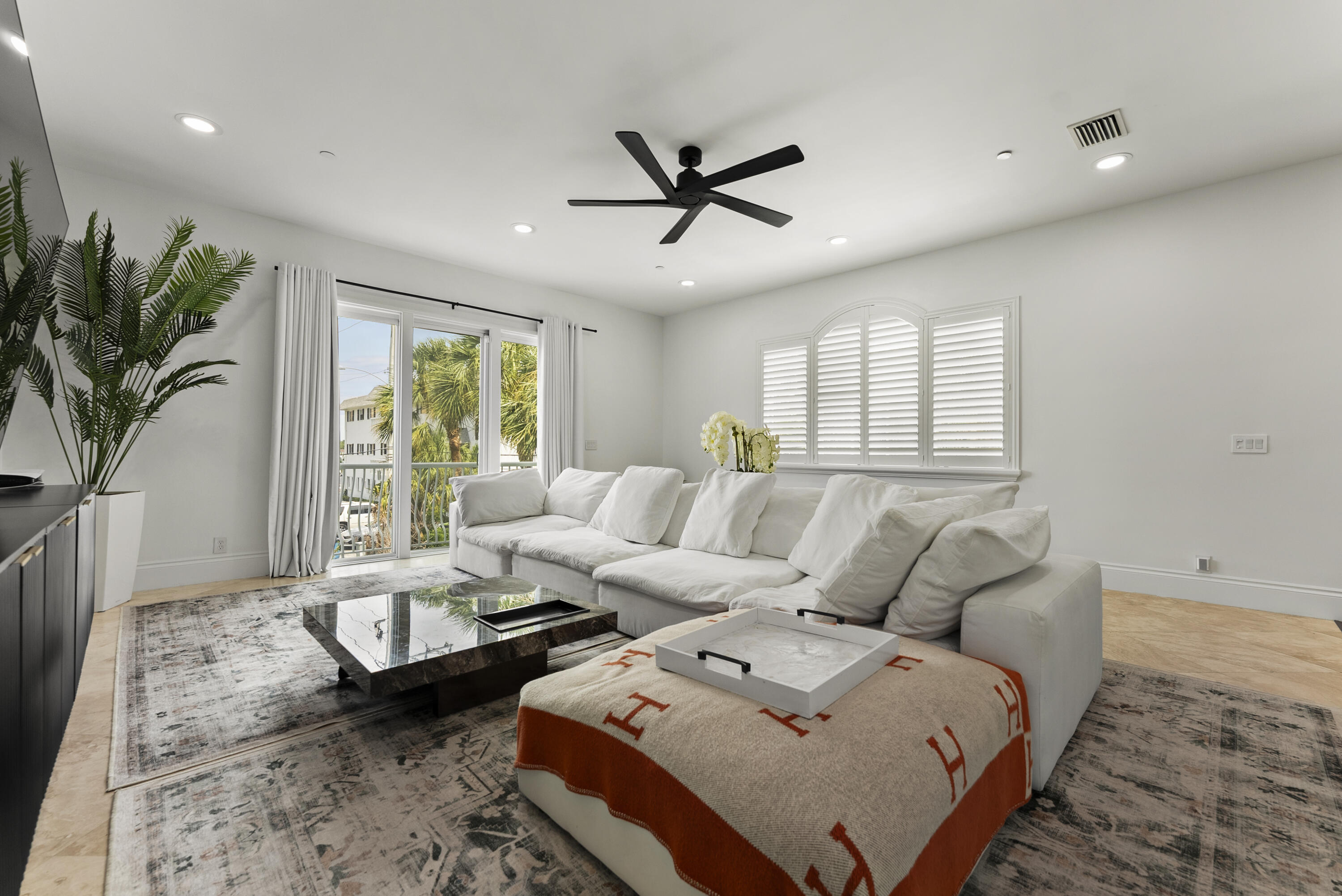 SURFSIDE VILLAS - Residential