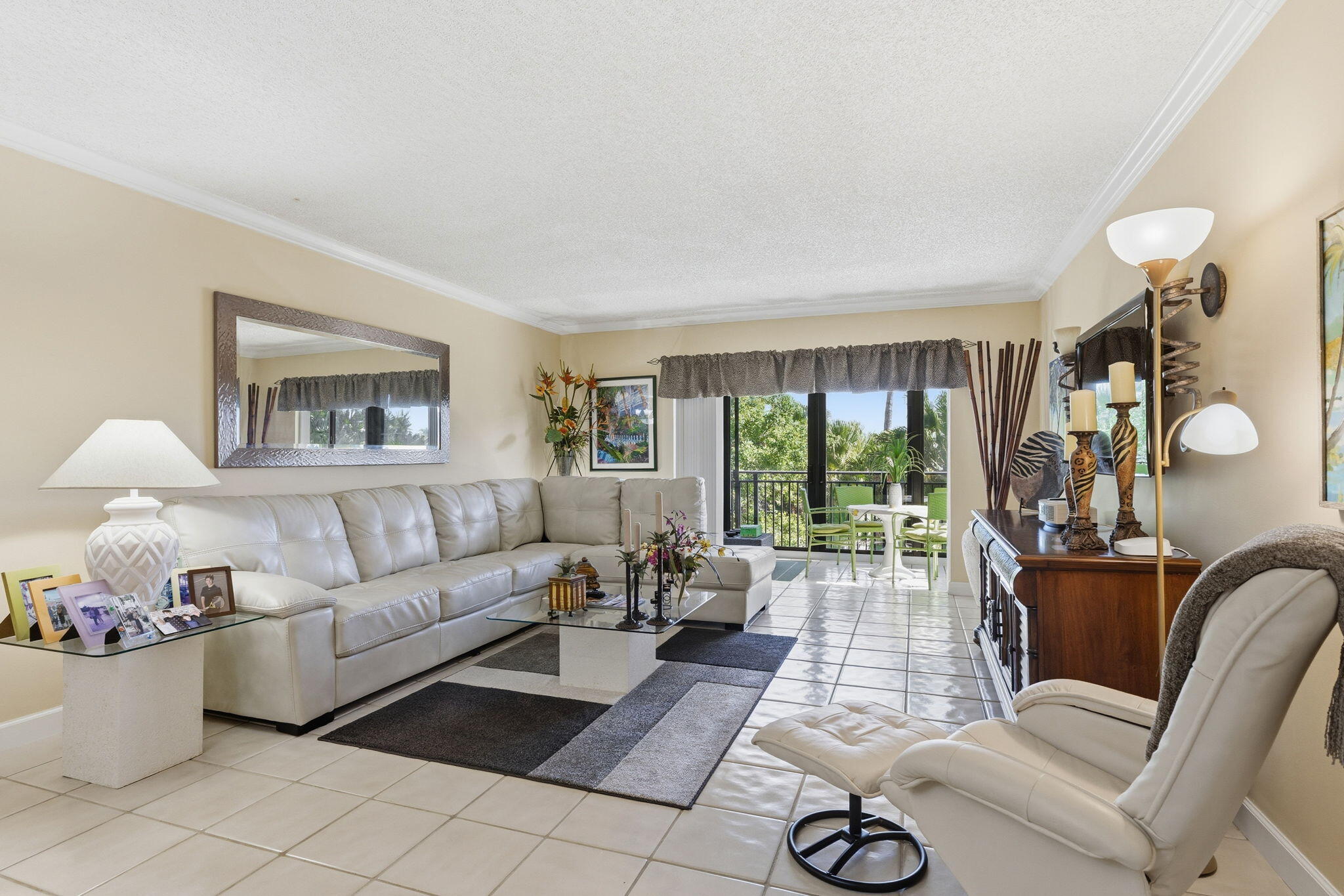 FAIRWAYS AT BONAVENTURE CONDO - Residential