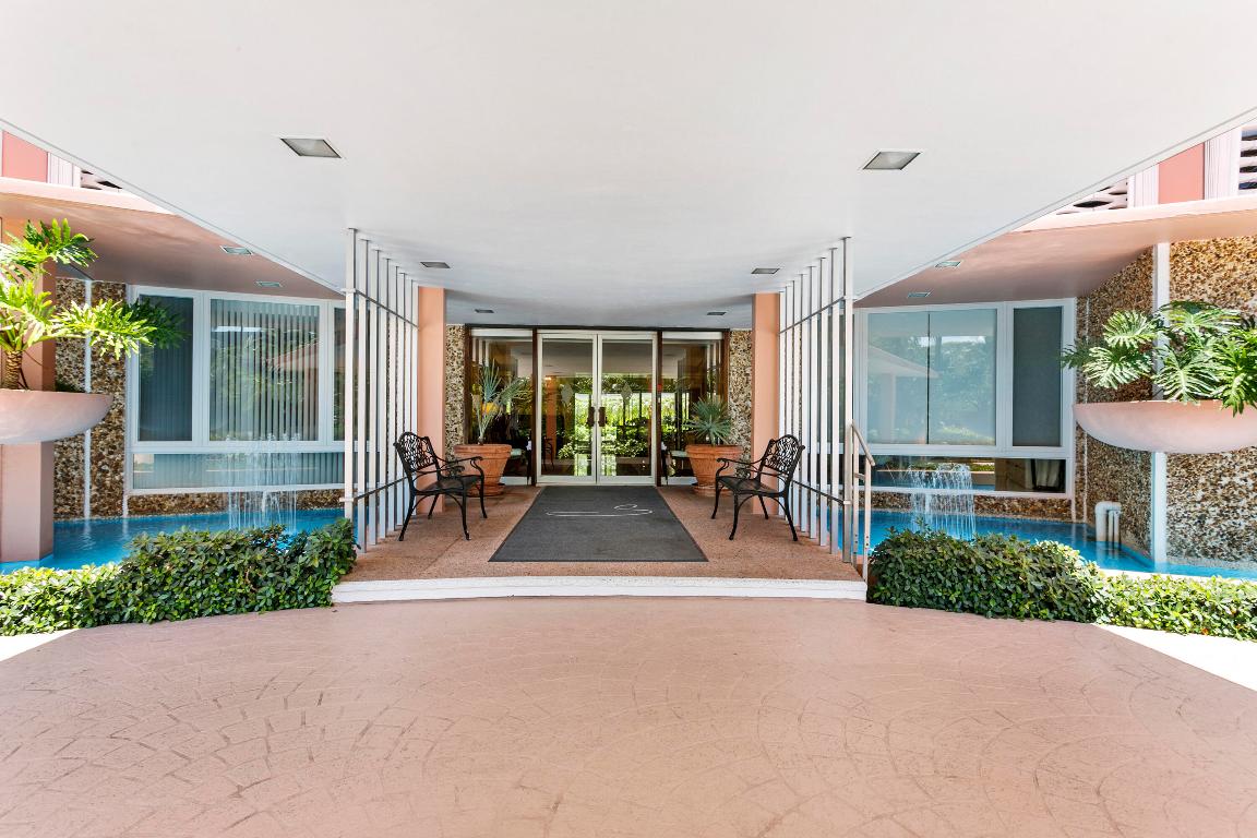 SOUTHLAKE COND DECL IN - Residential