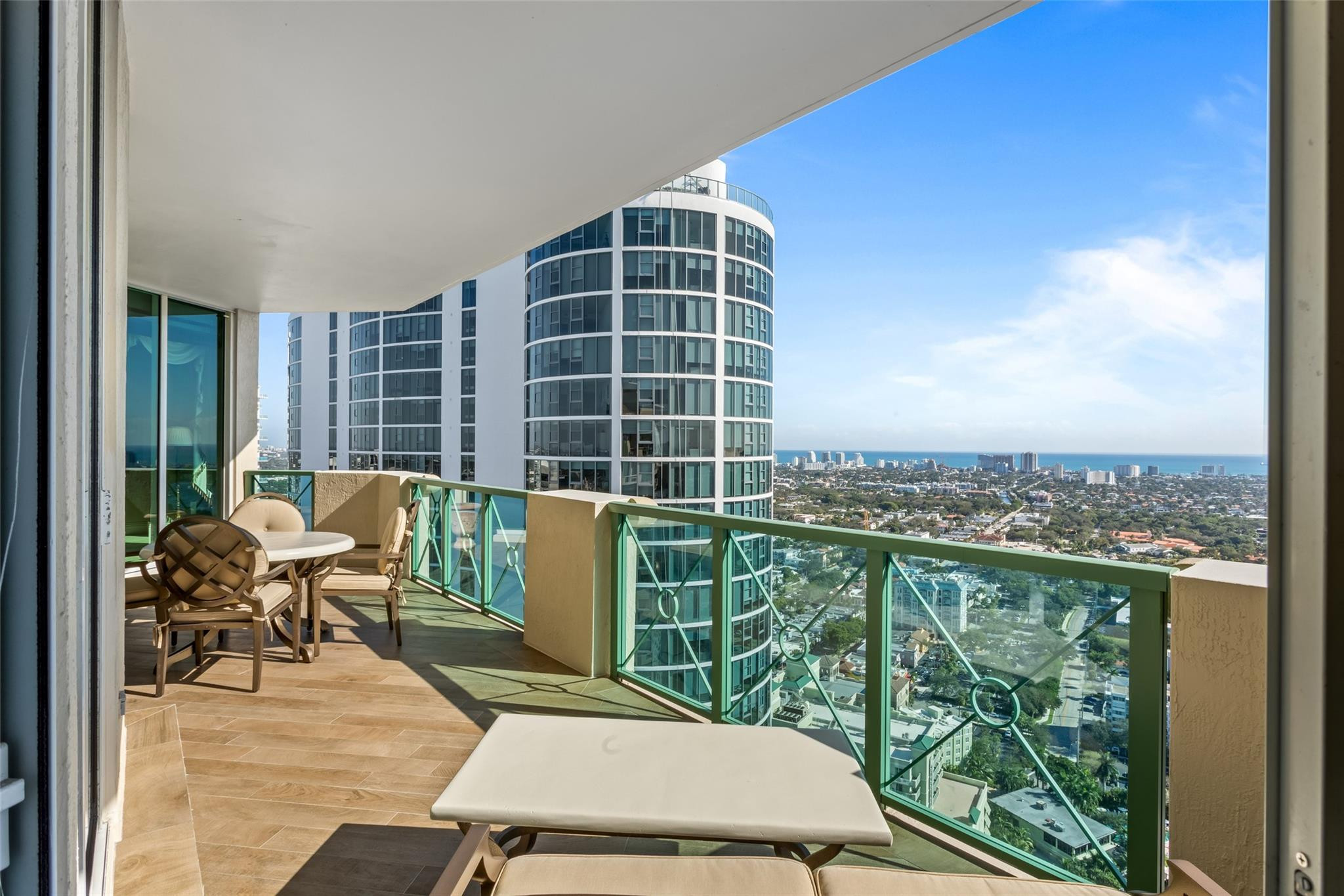 Las Olas Grand - Residential