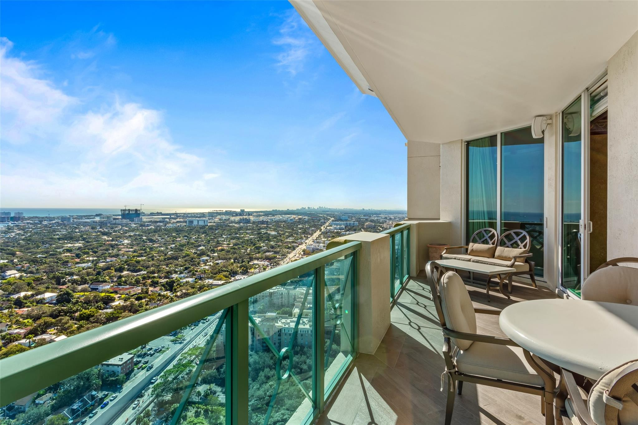 Las Olas Grand - Residential