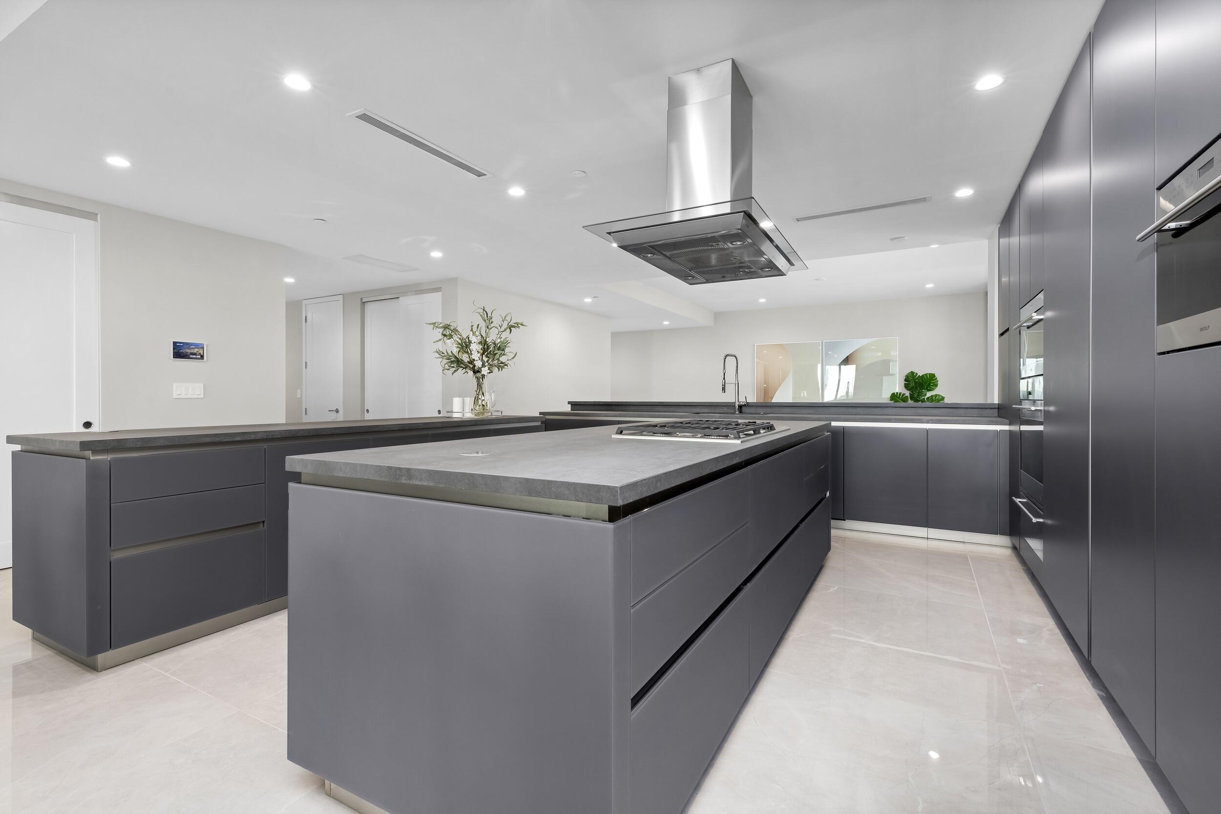 ROYAL PALM RESIDENCES - Residential