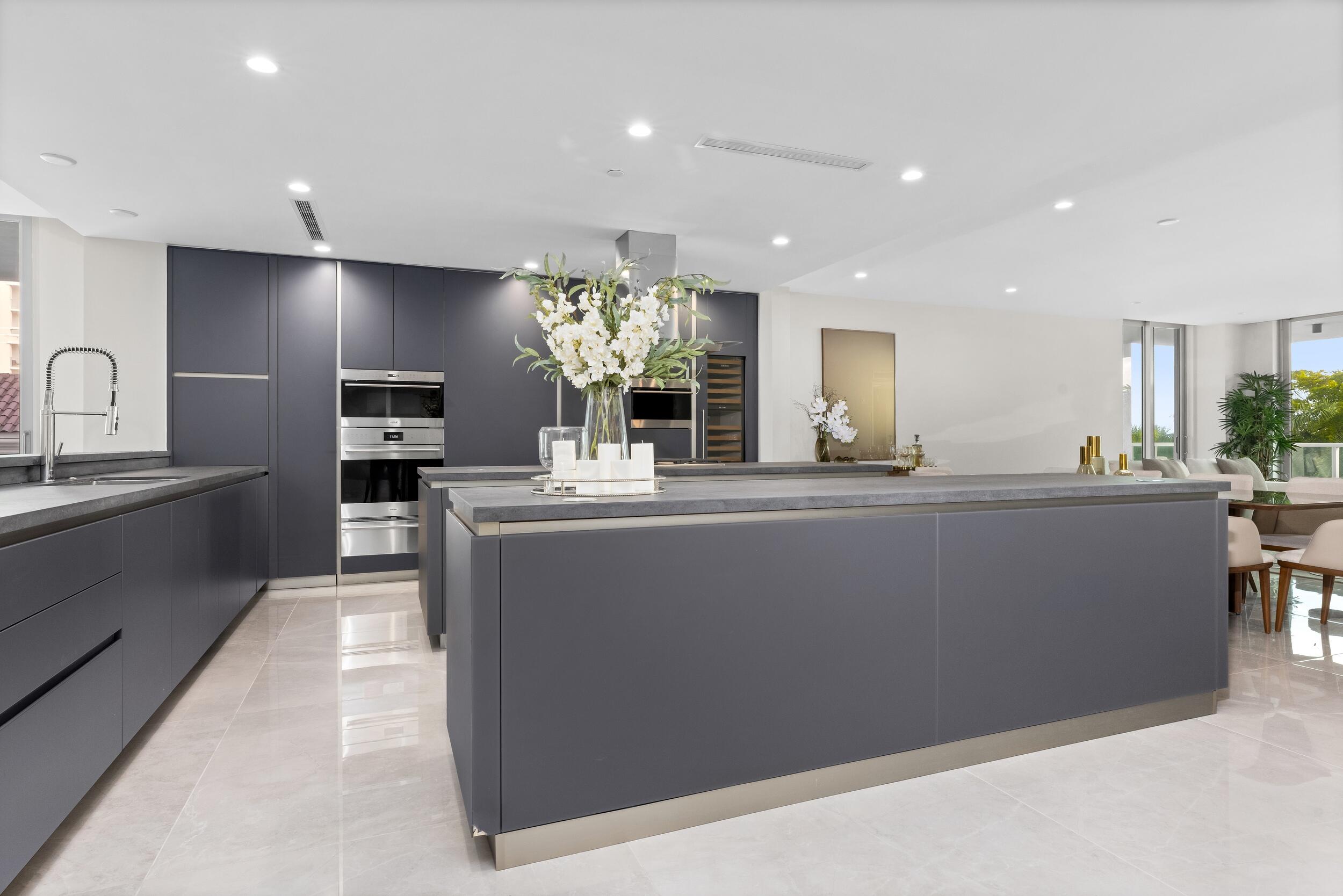 ROYAL PALM RESIDENCES - Residential
