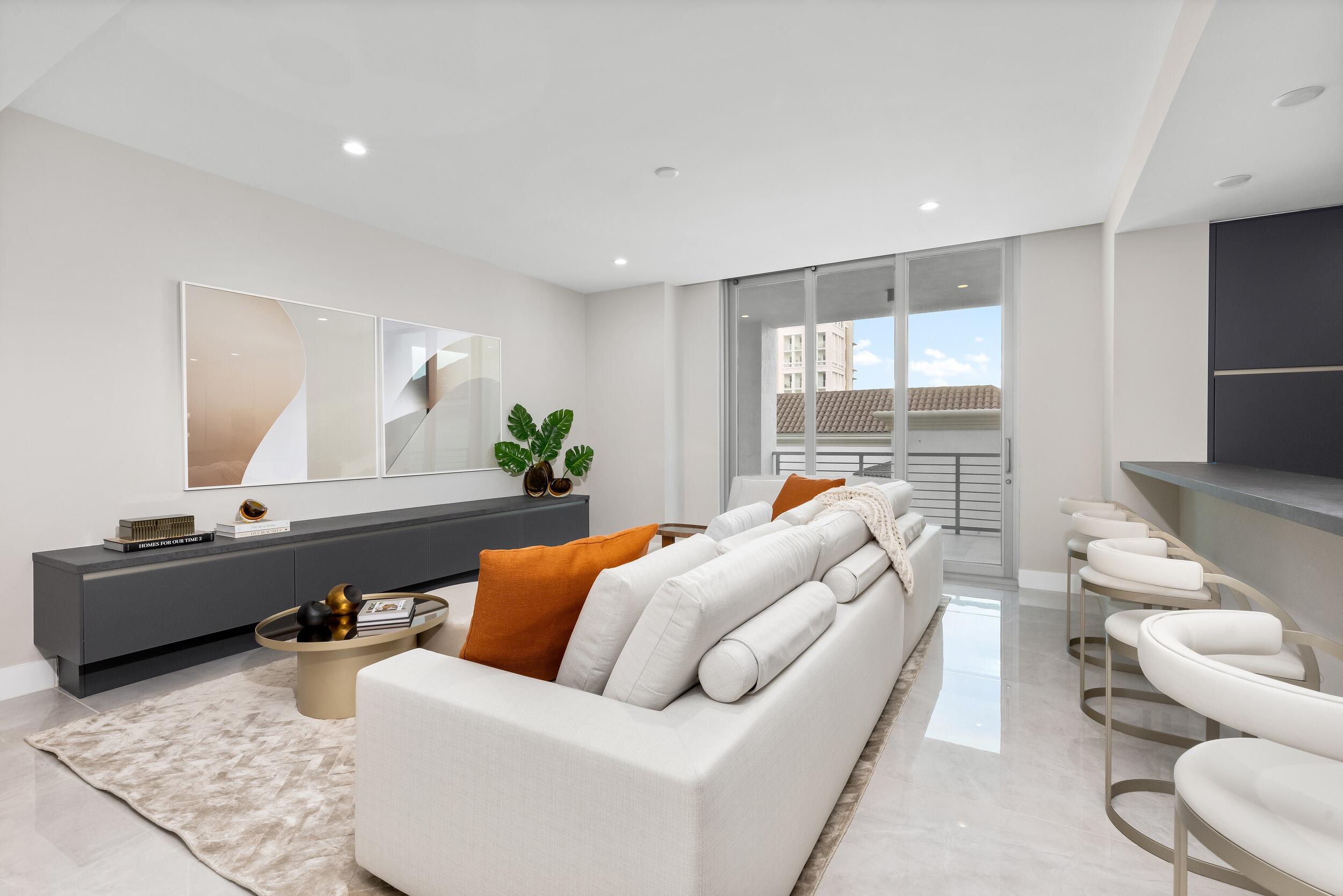 ROYAL PALM RESIDENCES - Residential