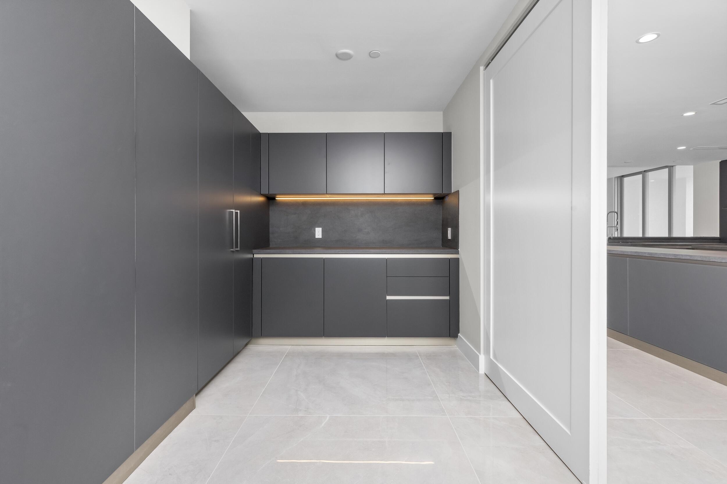 ROYAL PALM RESIDENCES - Residential