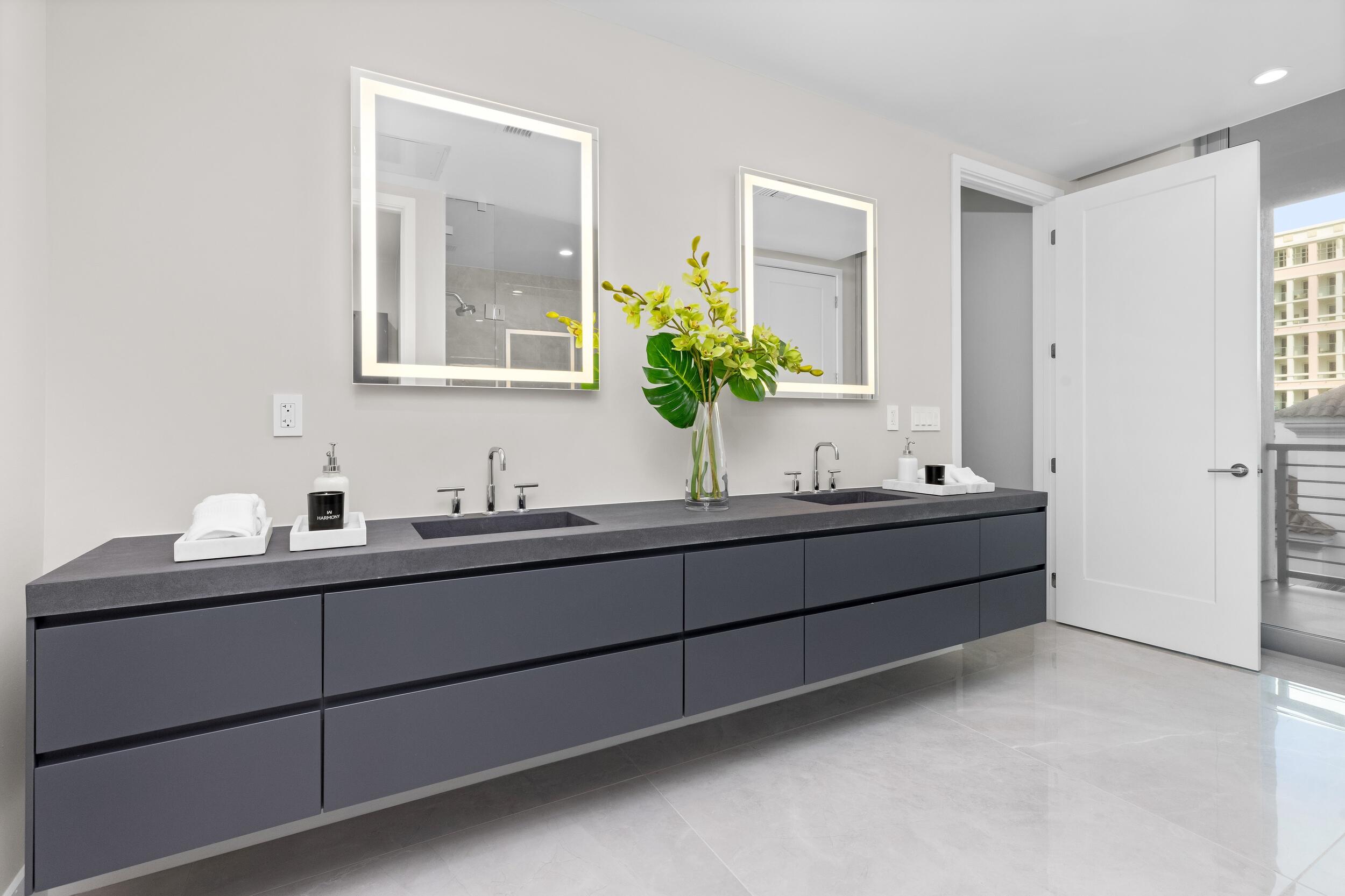 ROYAL PALM RESIDENCES - Residential