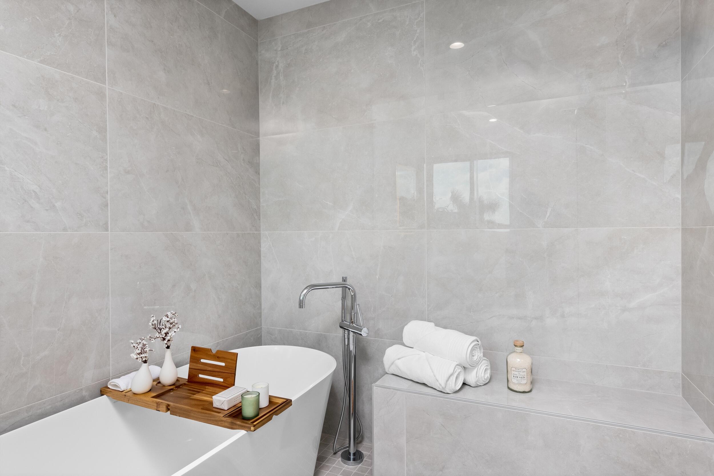 ROYAL PALM RESIDENCES - Residential