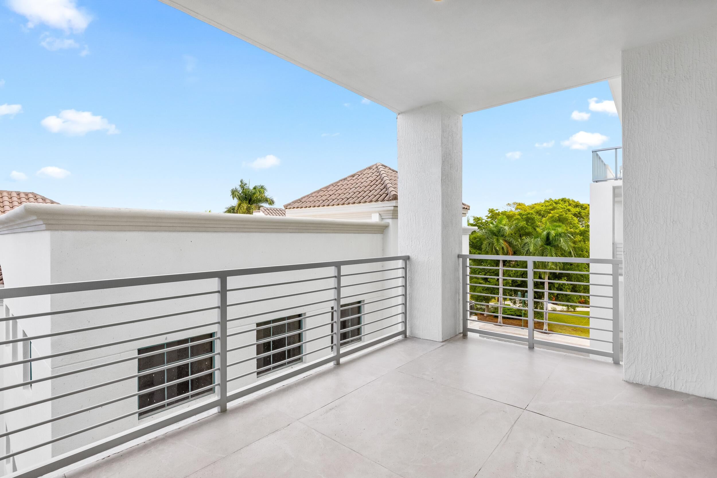 ROYAL PALM RESIDENCES - Residential