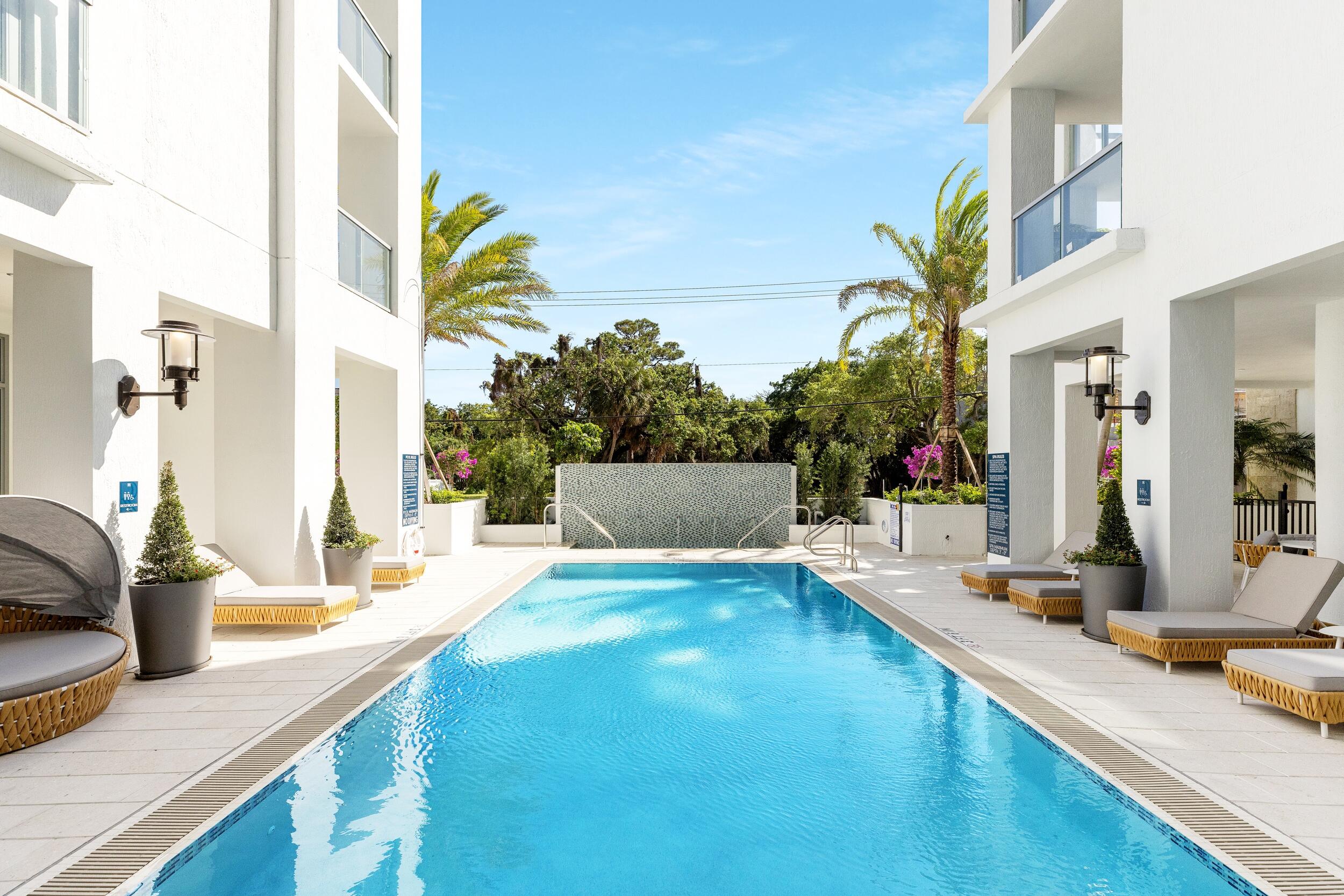 ROYAL PALM RESIDENCES - Residential