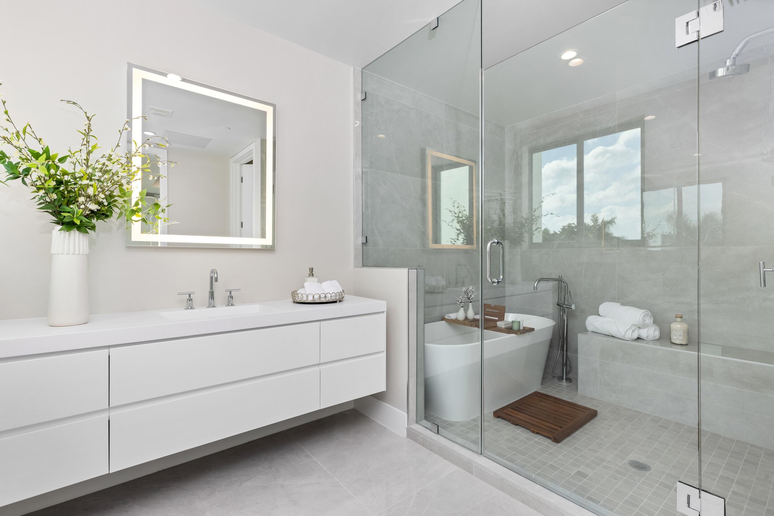 ROYAL PALM RESIDENCES - Residential