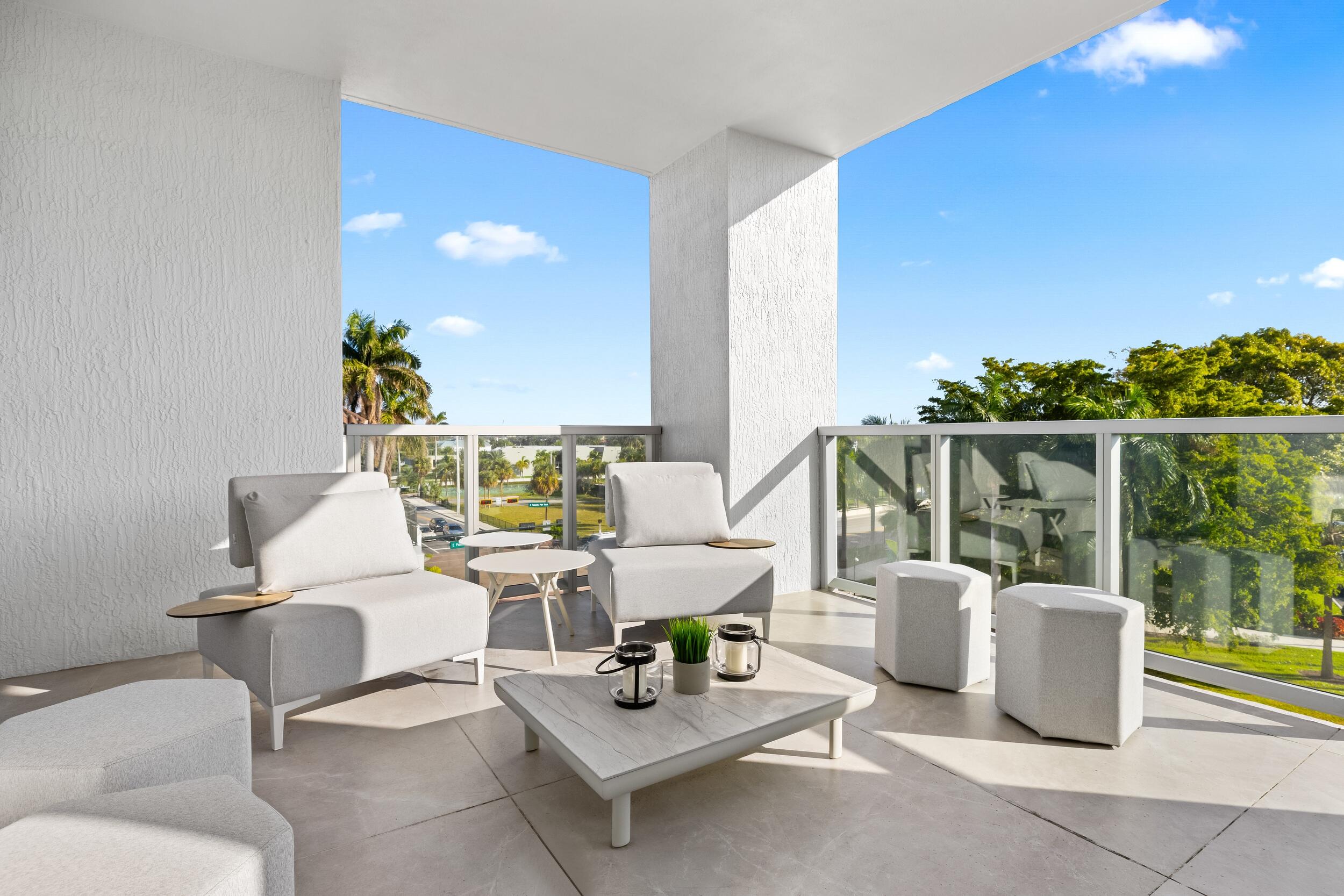 ROYAL PALM RESIDENCES - Residential