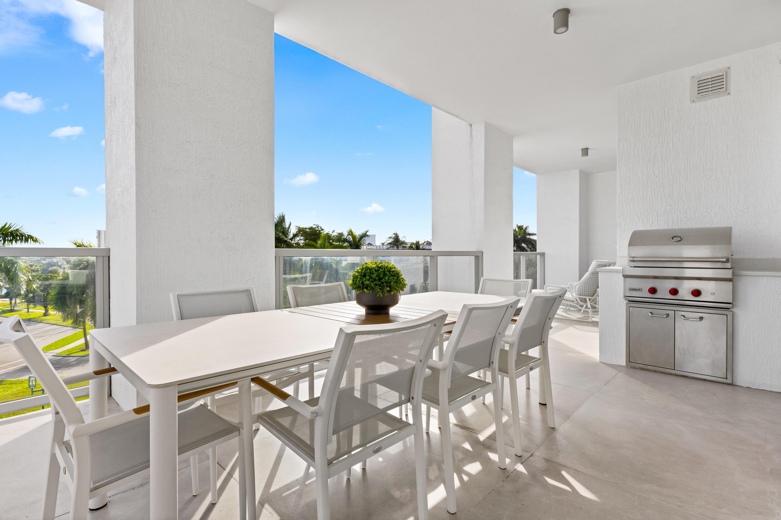 ROYAL PALM RESIDENCES - Residential