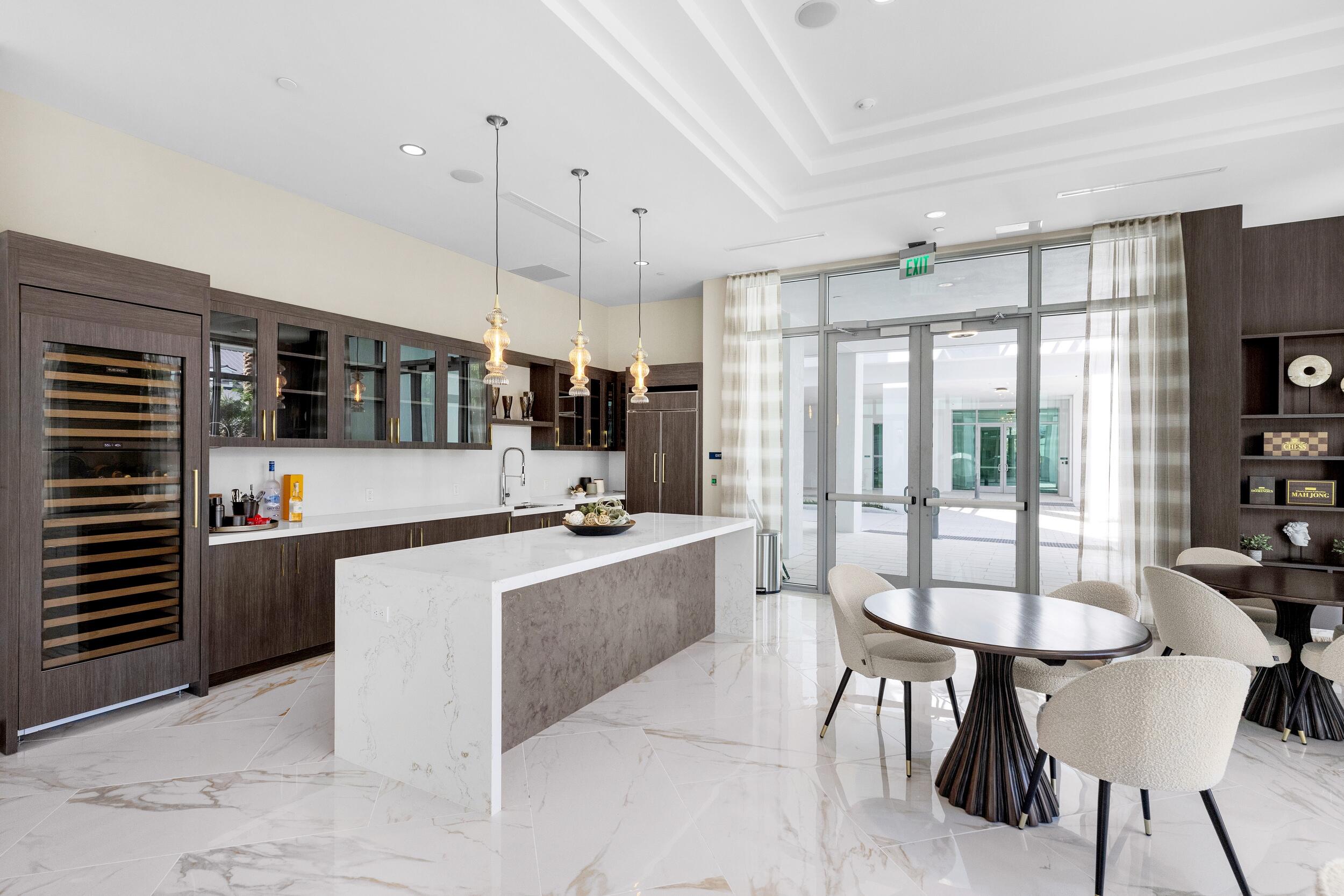 ROYAL PALM RESIDENCES - Residential