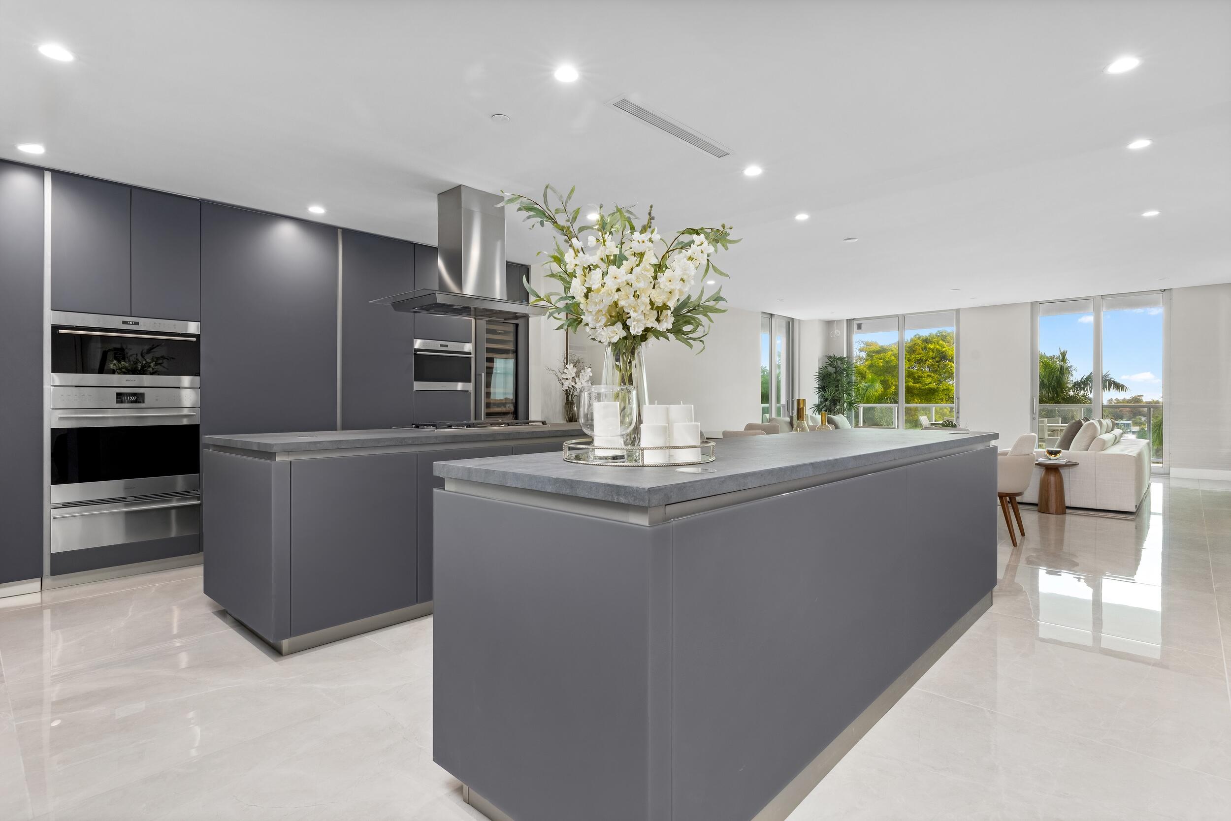ROYAL PALM RESIDENCES - Residential