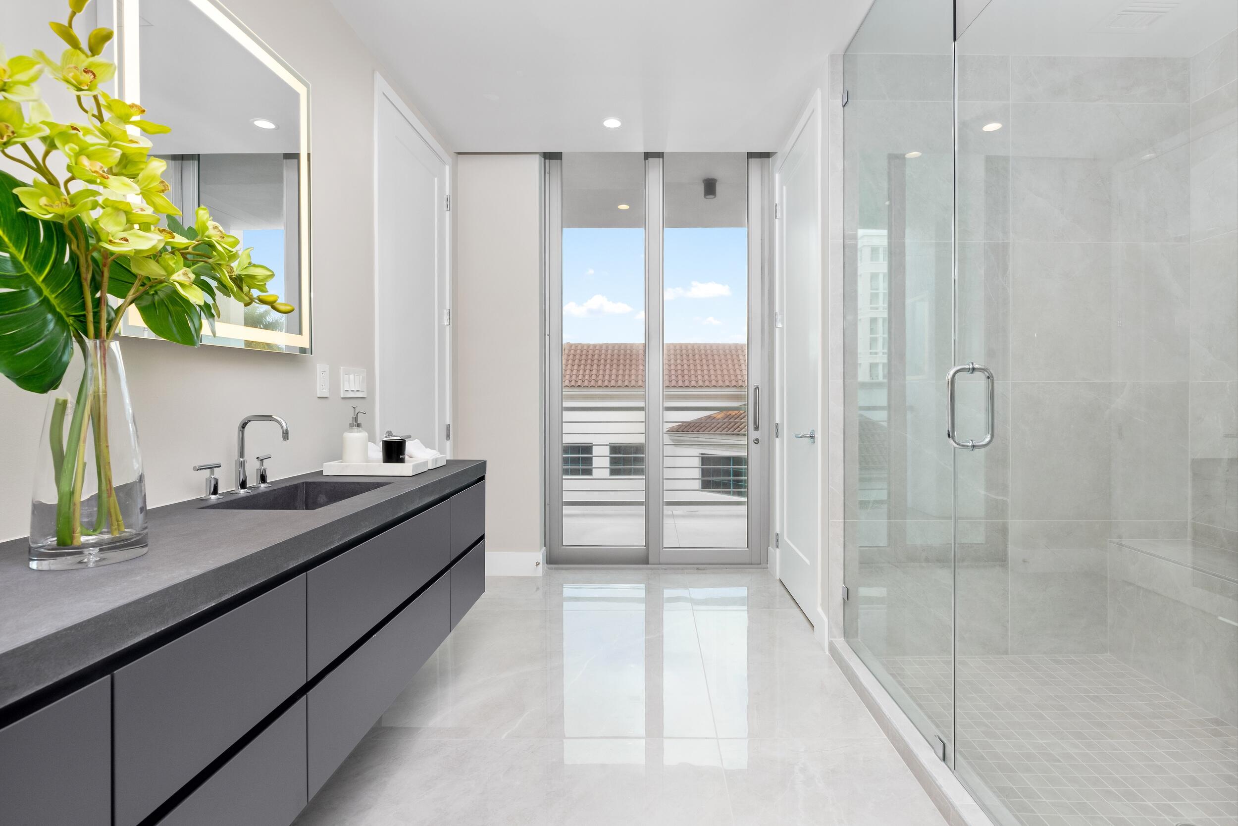ROYAL PALM RESIDENCES - Residential