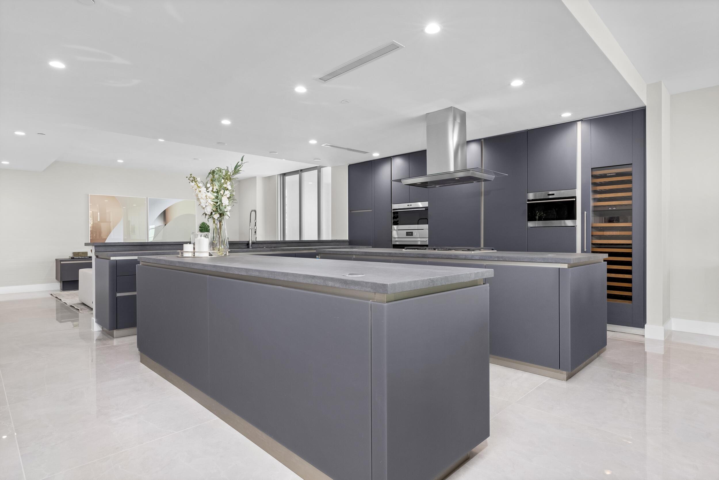 ROYAL PALM RESIDENCES - Residential