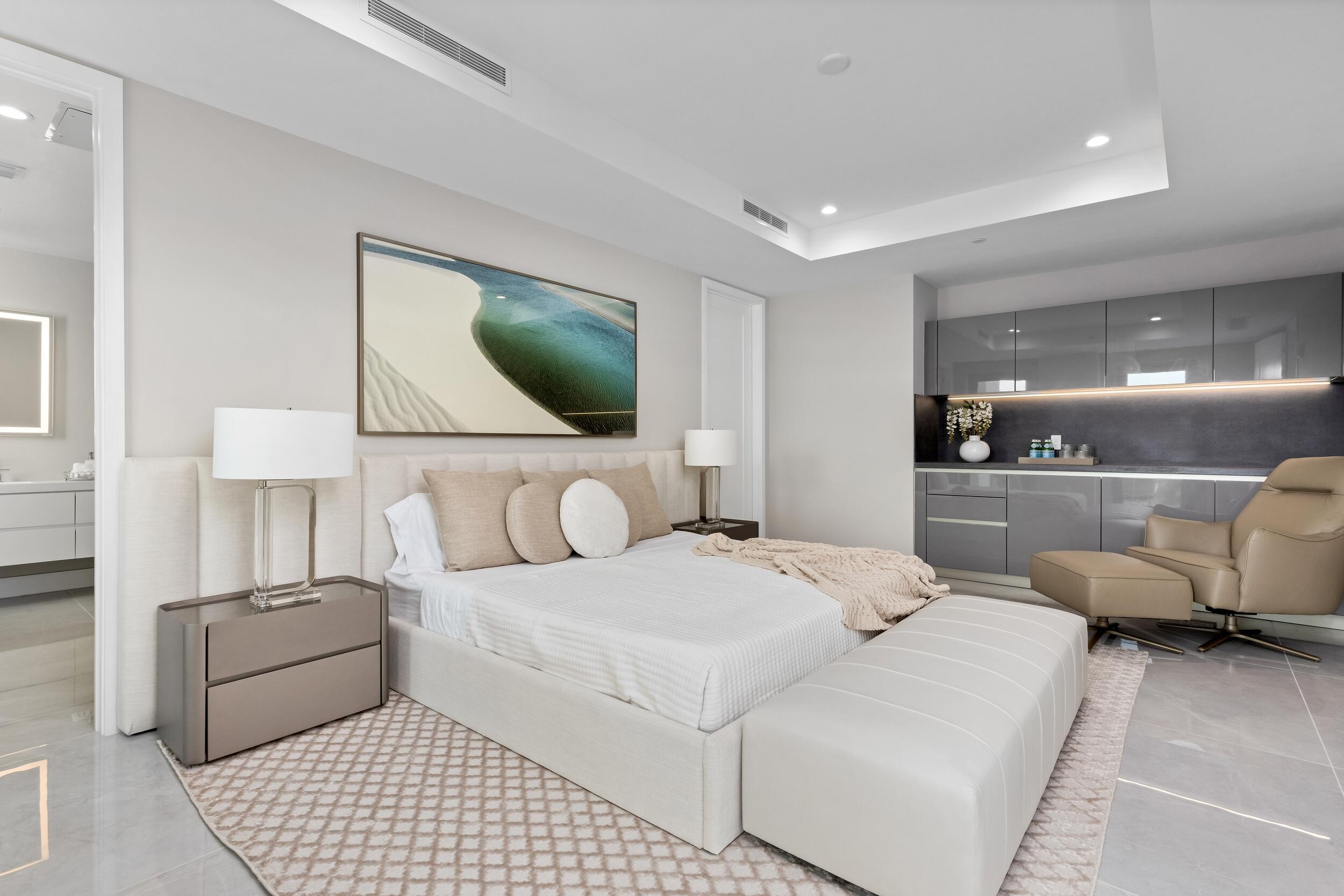 ROYAL PALM RESIDENCES - Residential