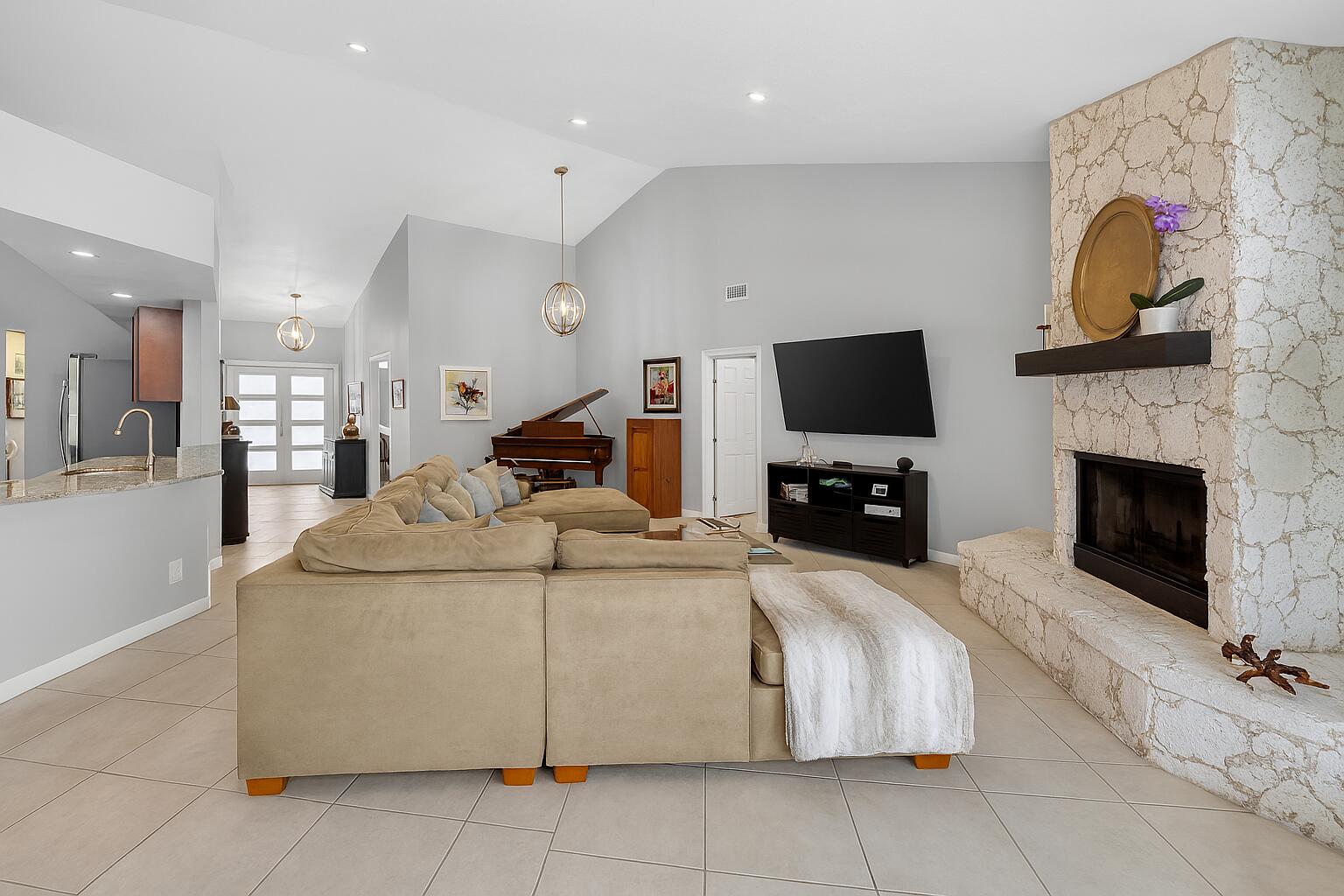 BOCA LAKE ESTATES - Residential
