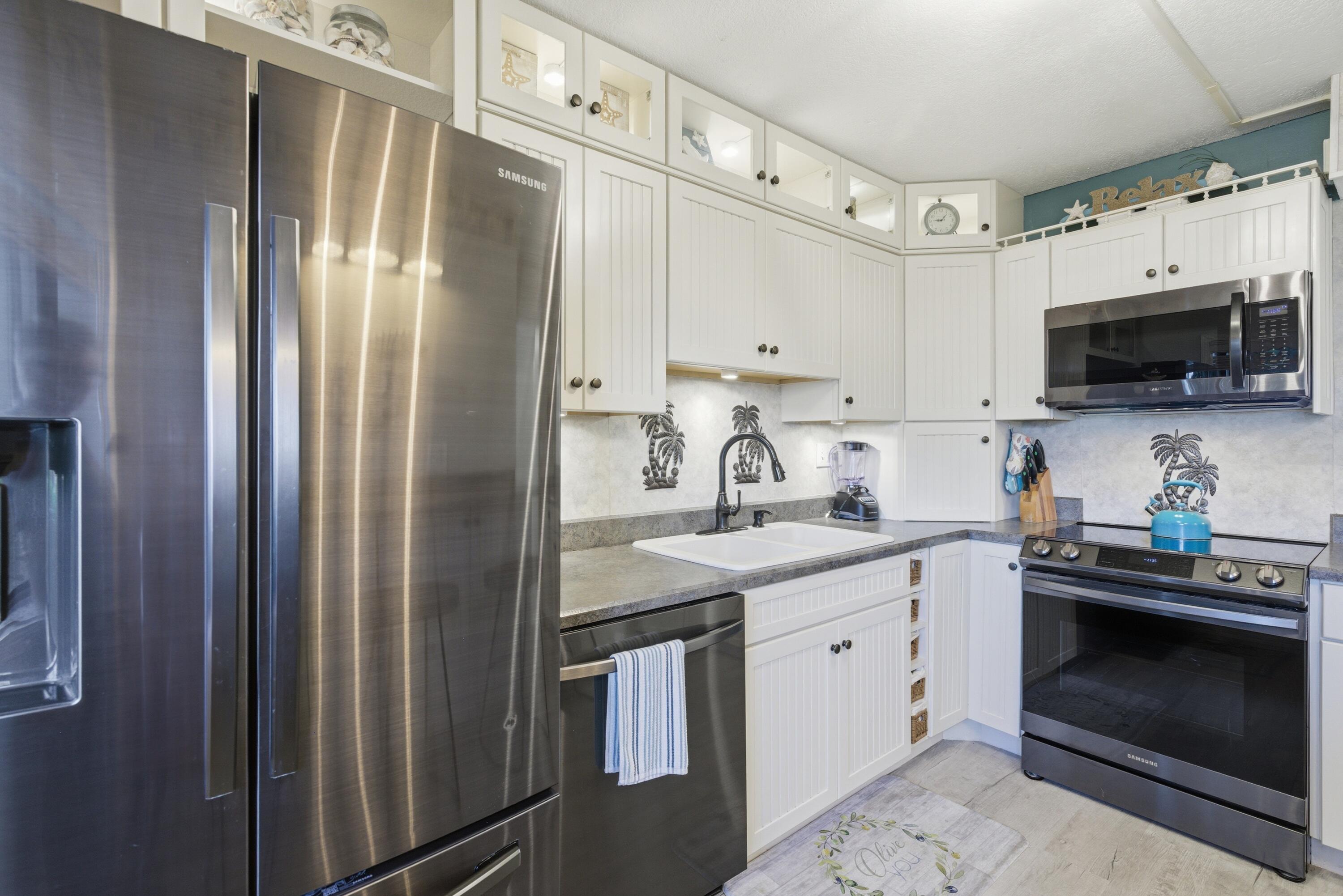 AVALON BEACH CLUB, A CONDOMINIUM - Residential