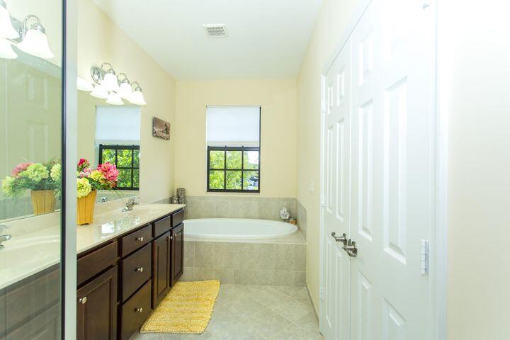 WELLINGTON PARC - Residential Lease