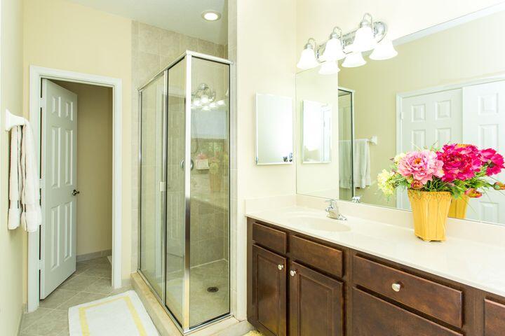 WELLINGTON PARC - Residential Lease