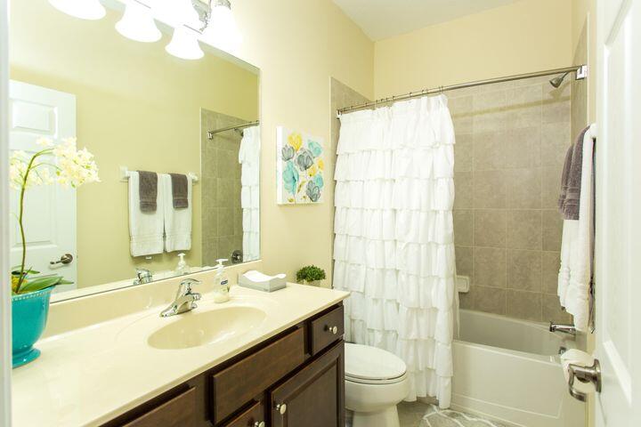WELLINGTON PARC - Residential Lease