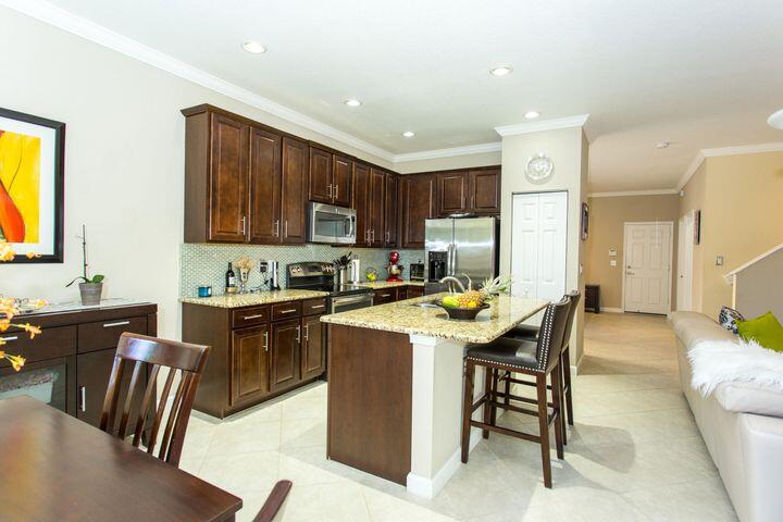 WELLINGTON PARC - Residential Lease