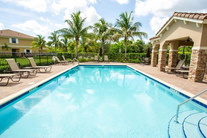 WELLINGTON PARC - Residential Lease