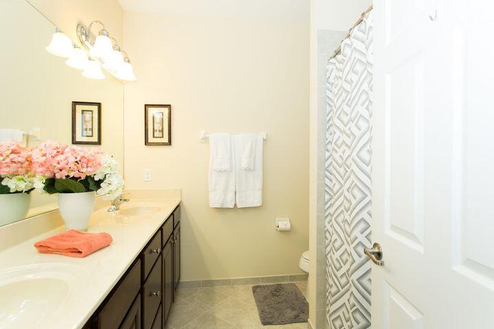WELLINGTON PARC - Residential Lease