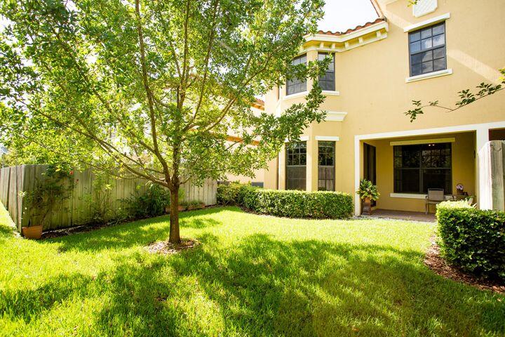 WELLINGTON PARC - Residential Lease