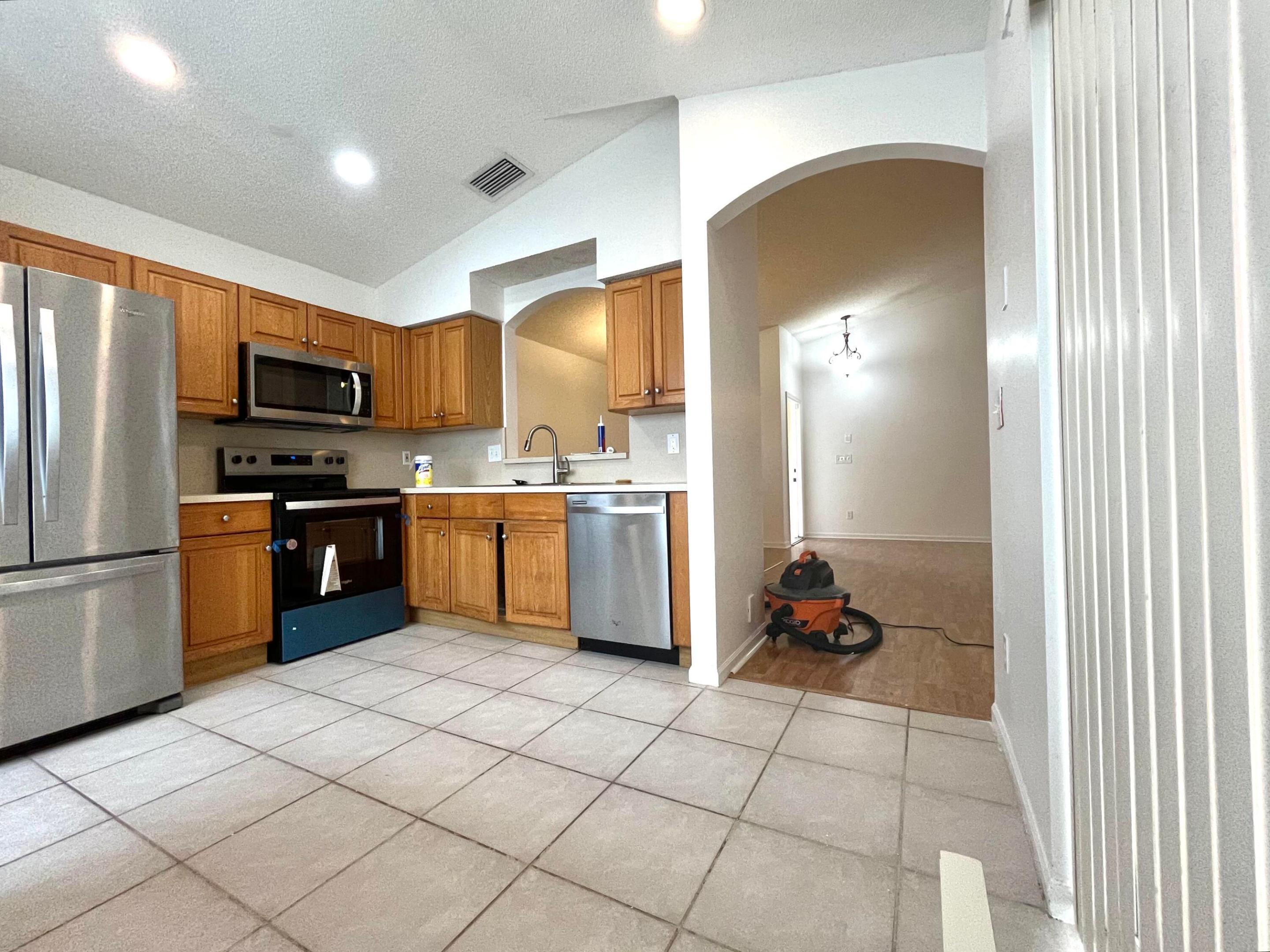 LAKE CHARLESTON TR G 2 - Residential Lease