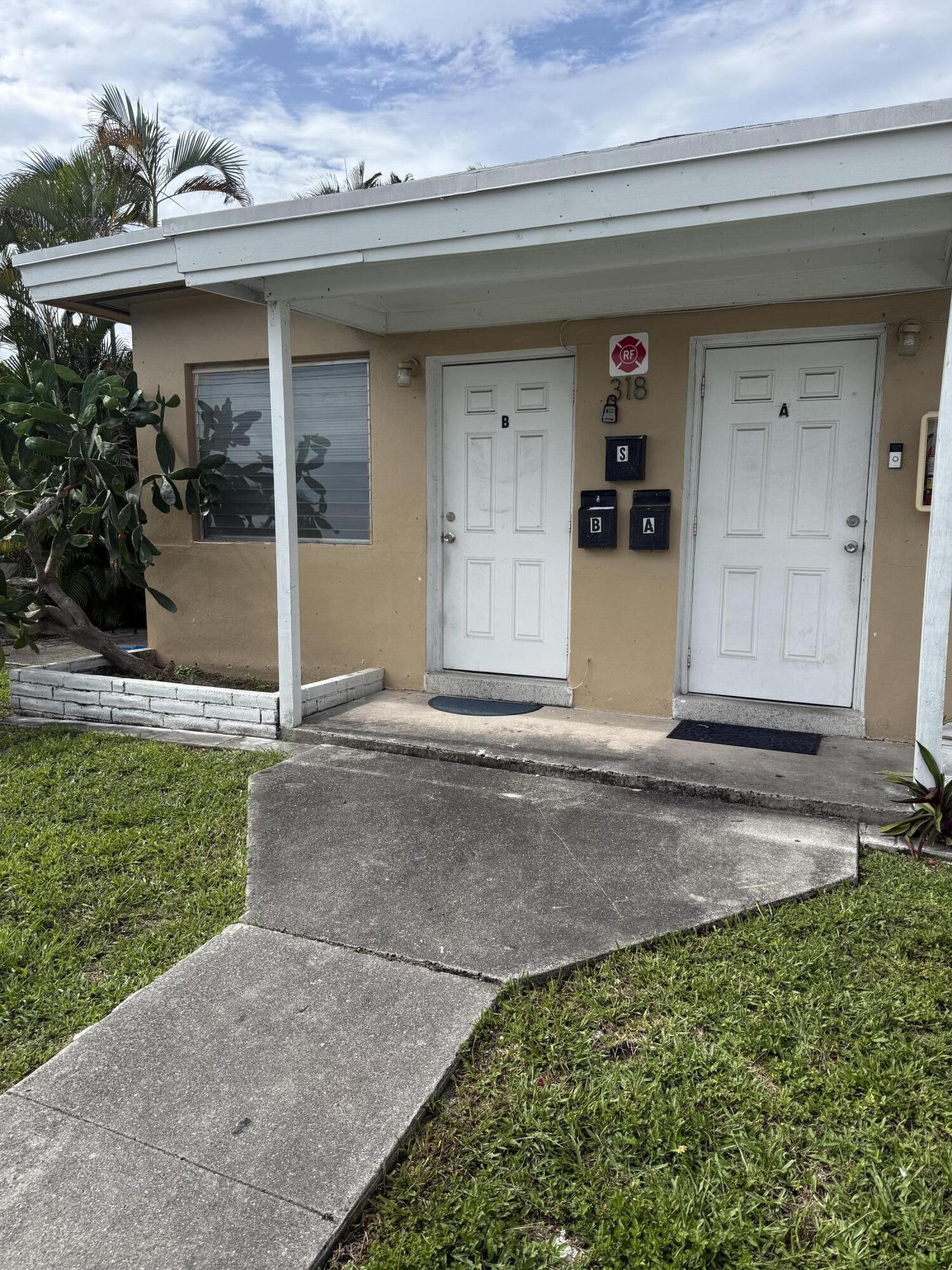 HOLLYWOOD PINES ESTATES - Residential Lease