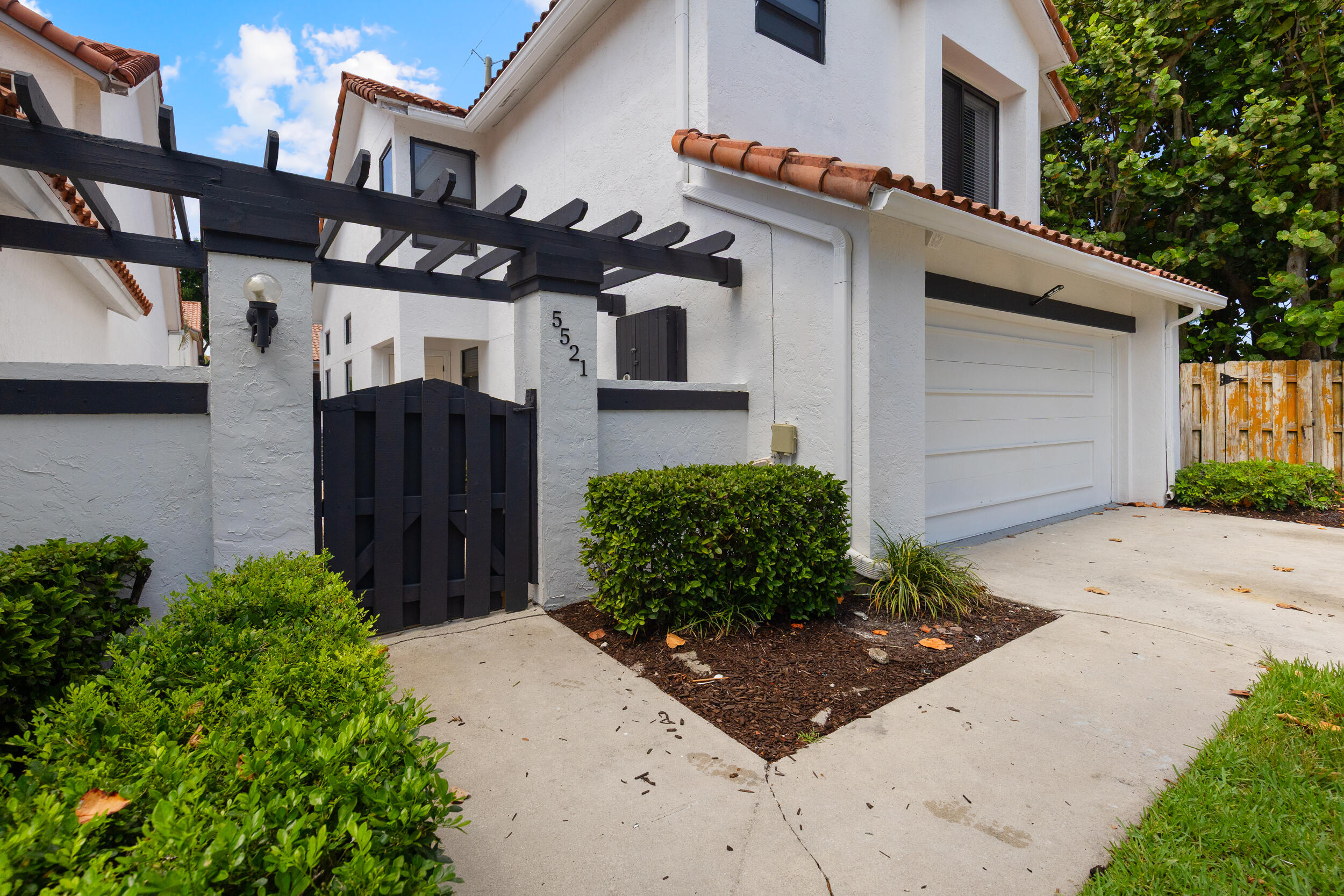 WIMBLEDON VILLAS OF VIA VERDE - Residential Lease