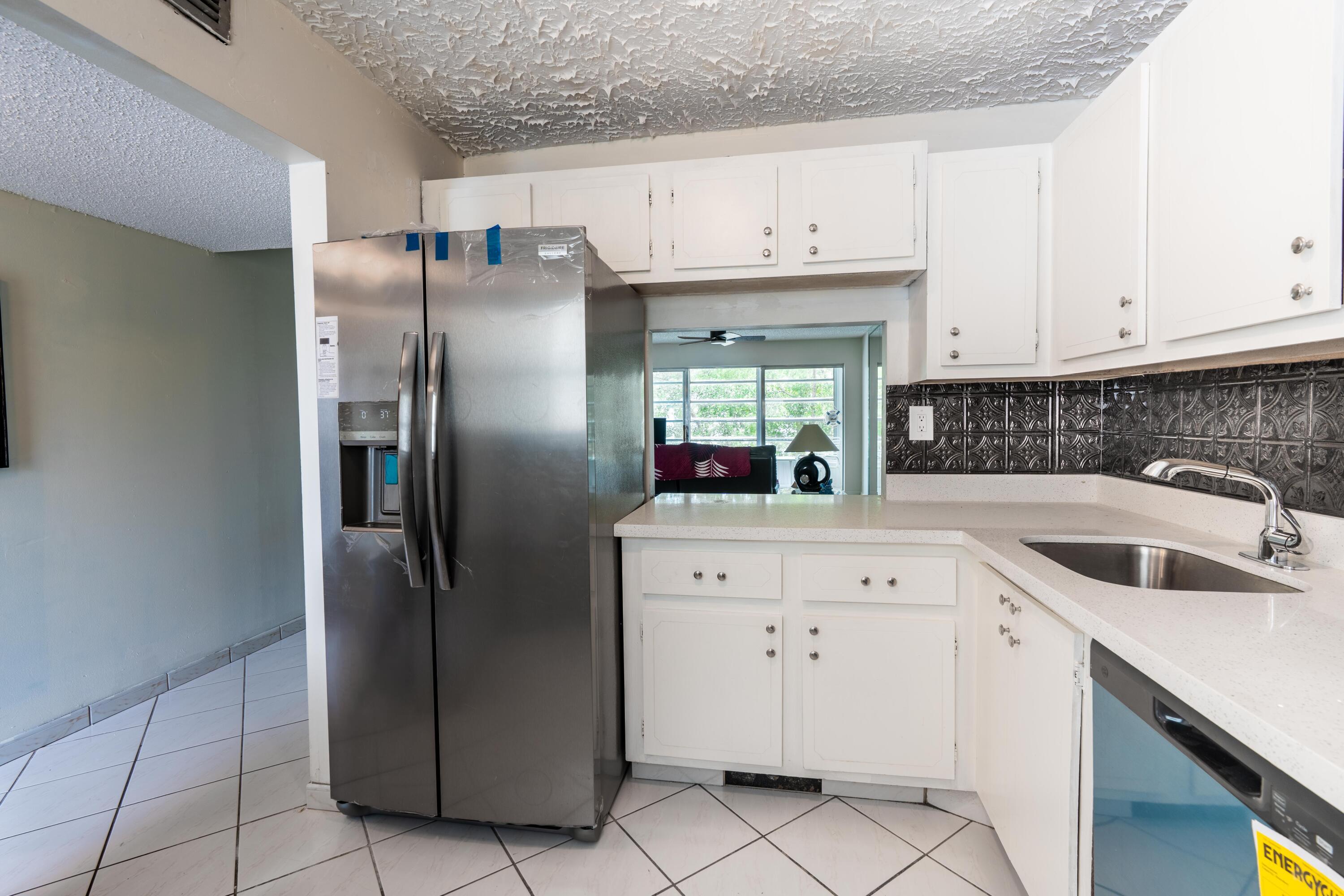 SANDS POINT CONDOMINIUM III - Residential