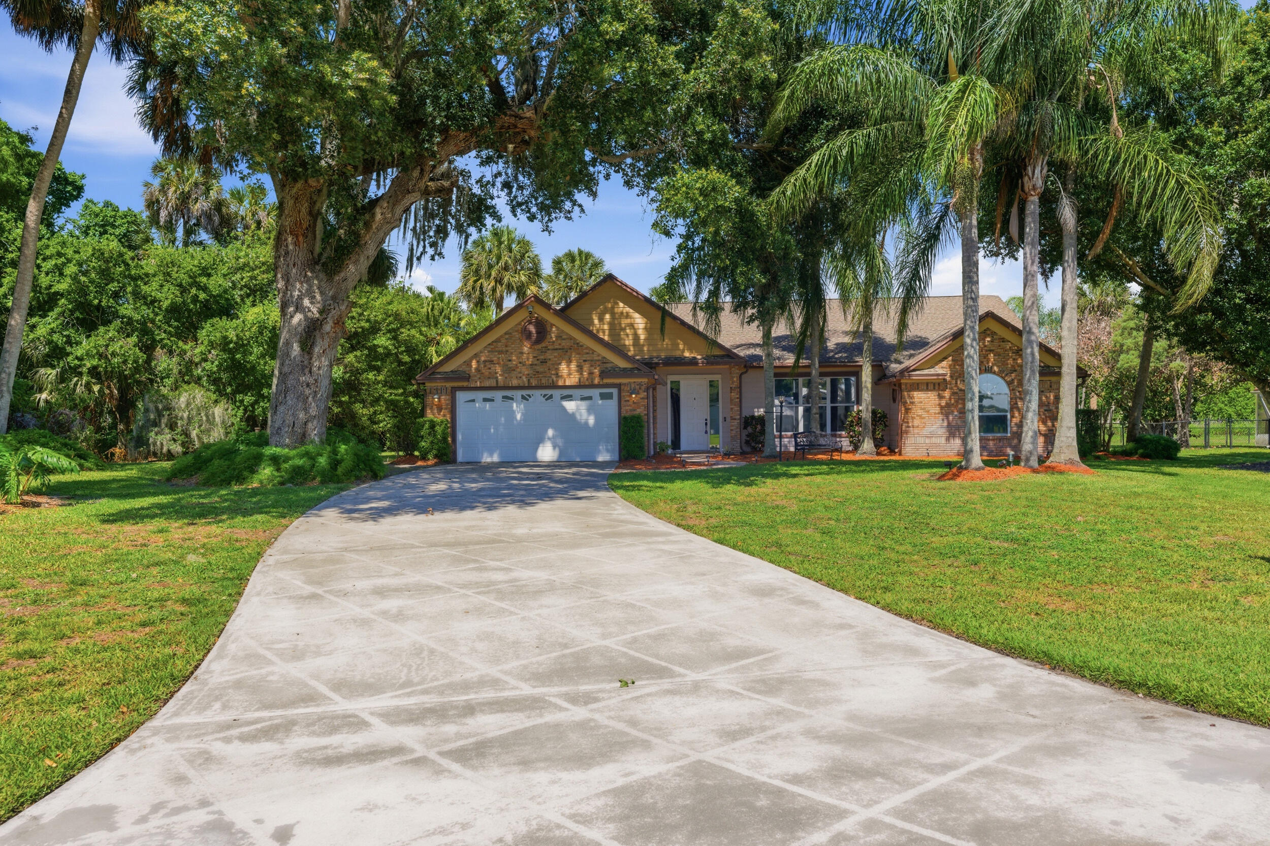 BLUE HERON GOLF AND COUNTRY - Residential