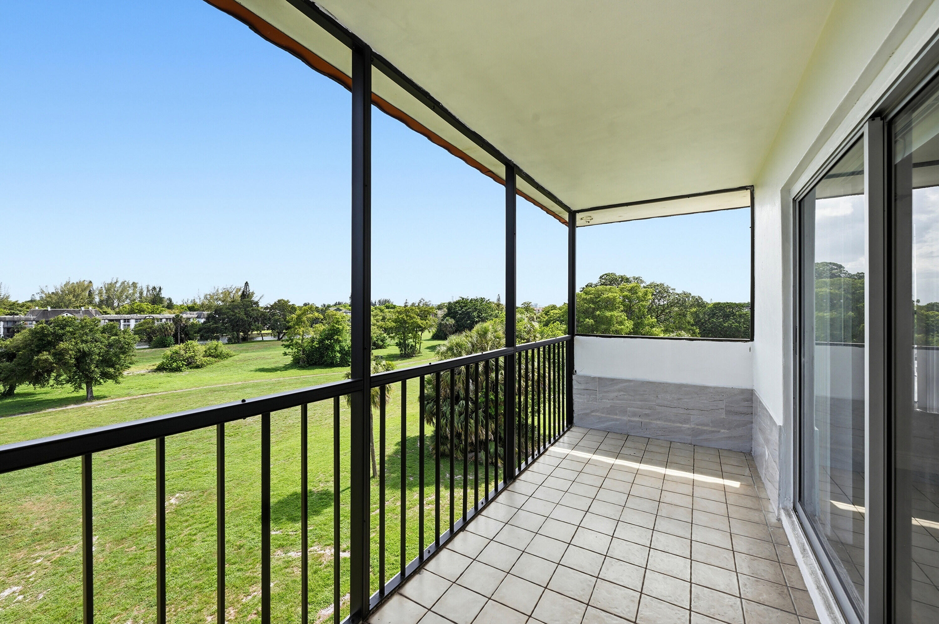 MANORS OF INVERRARY I-4 - Residential Lease